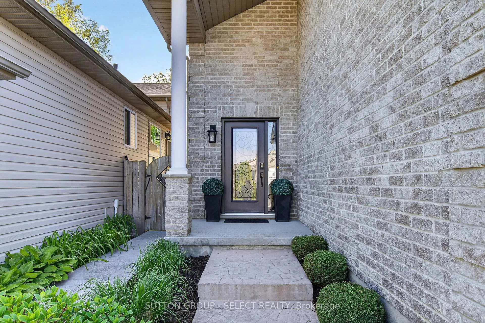 Photo 2 of 254 Crimson Crescent, London, East P — HOMEH