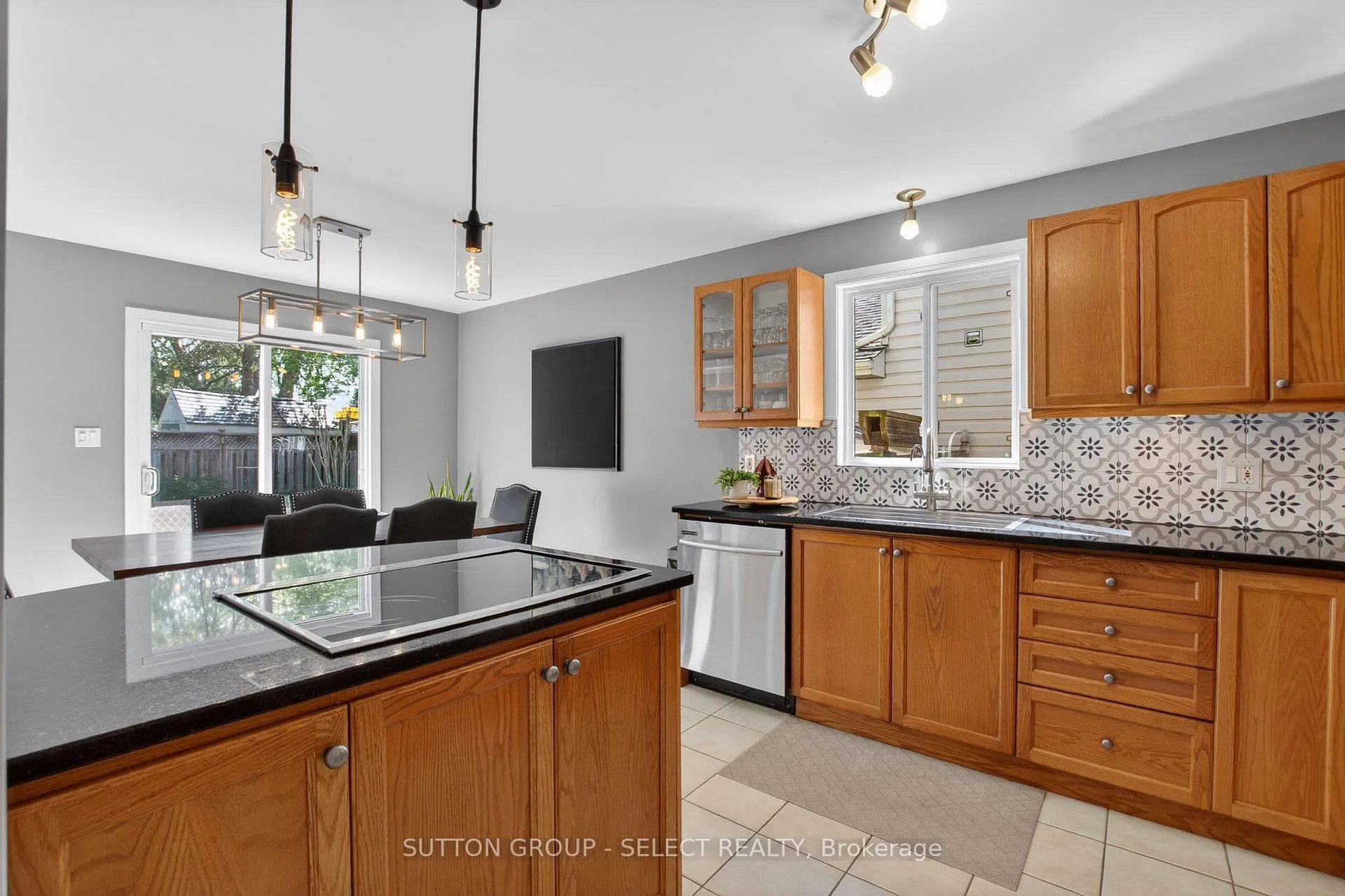 Photo 8 of 254 Crimson Crescent, London, East P — HOMEH