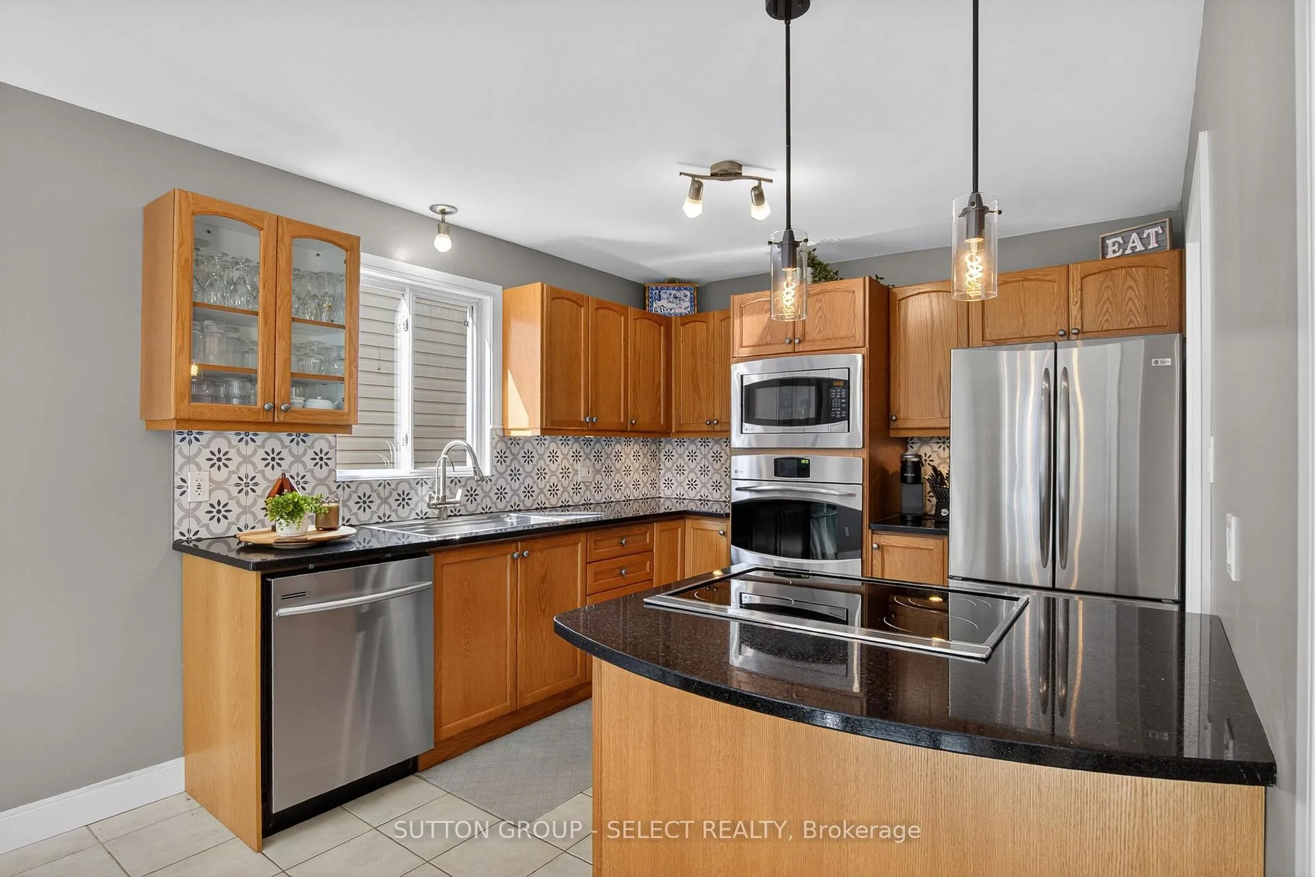 Photo 9 of 254 Crimson Crescent, London, East P — HOMEH