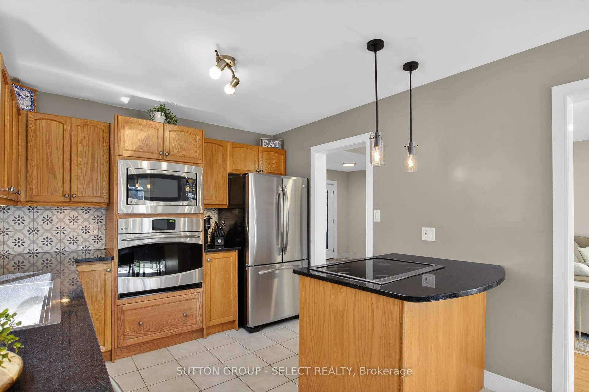 Photo 10 of 254 Crimson Crescent, London, East P — HOMEH