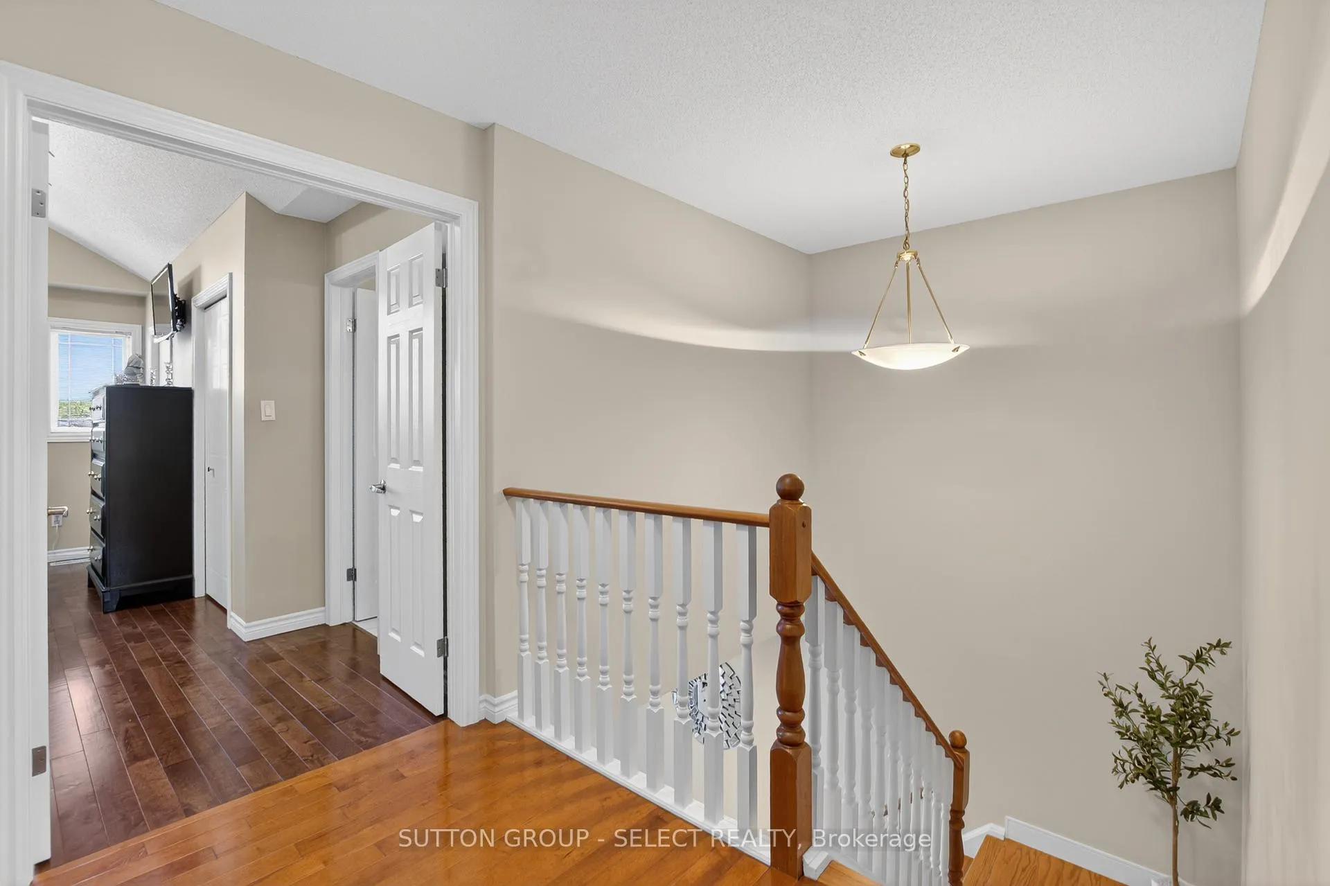 Photo 27 of 254 Crimson Crescent, London, East P — HOMEH