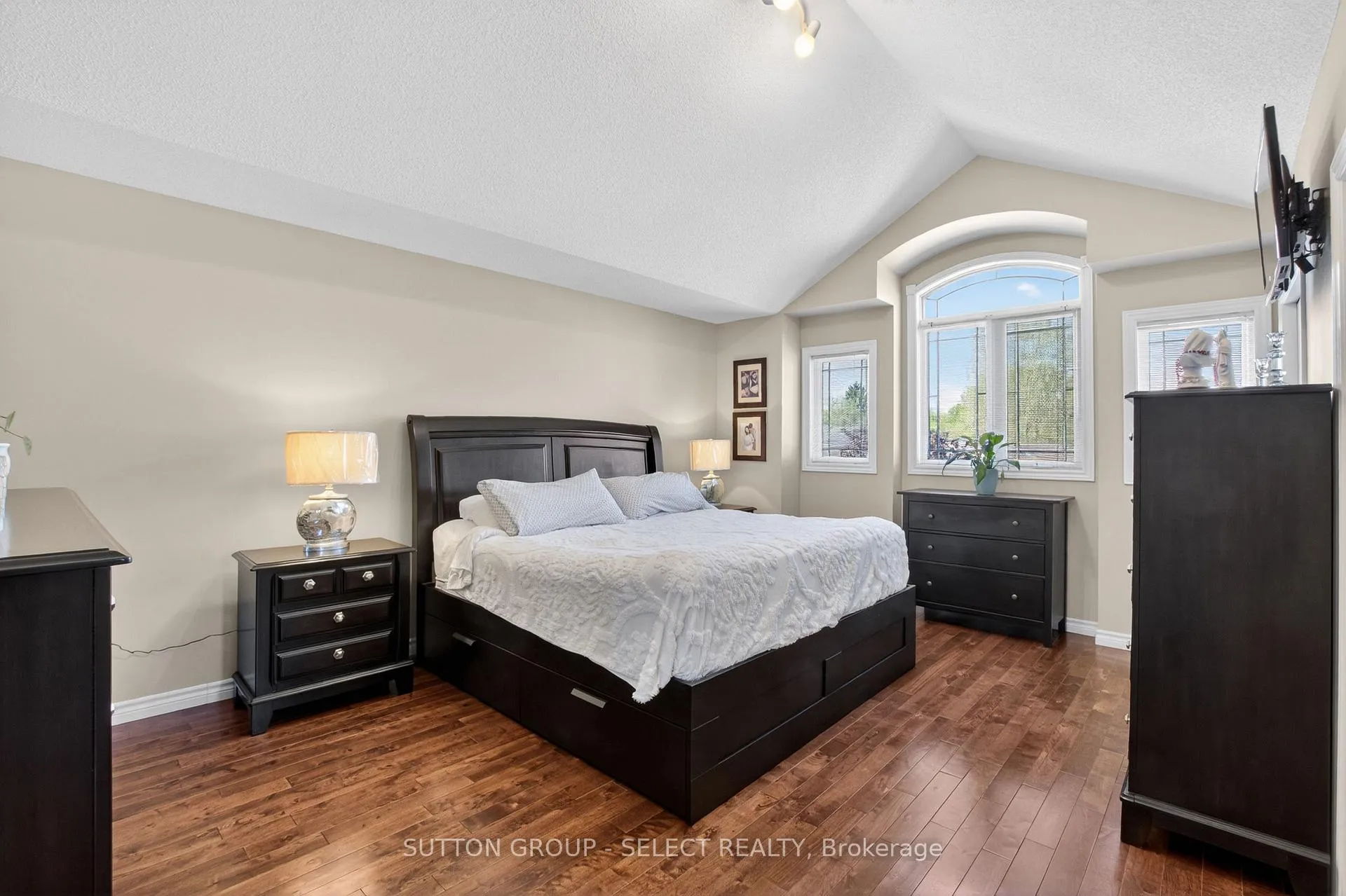 Photo 28 of 254 Crimson Crescent, London, East P — HOMEH