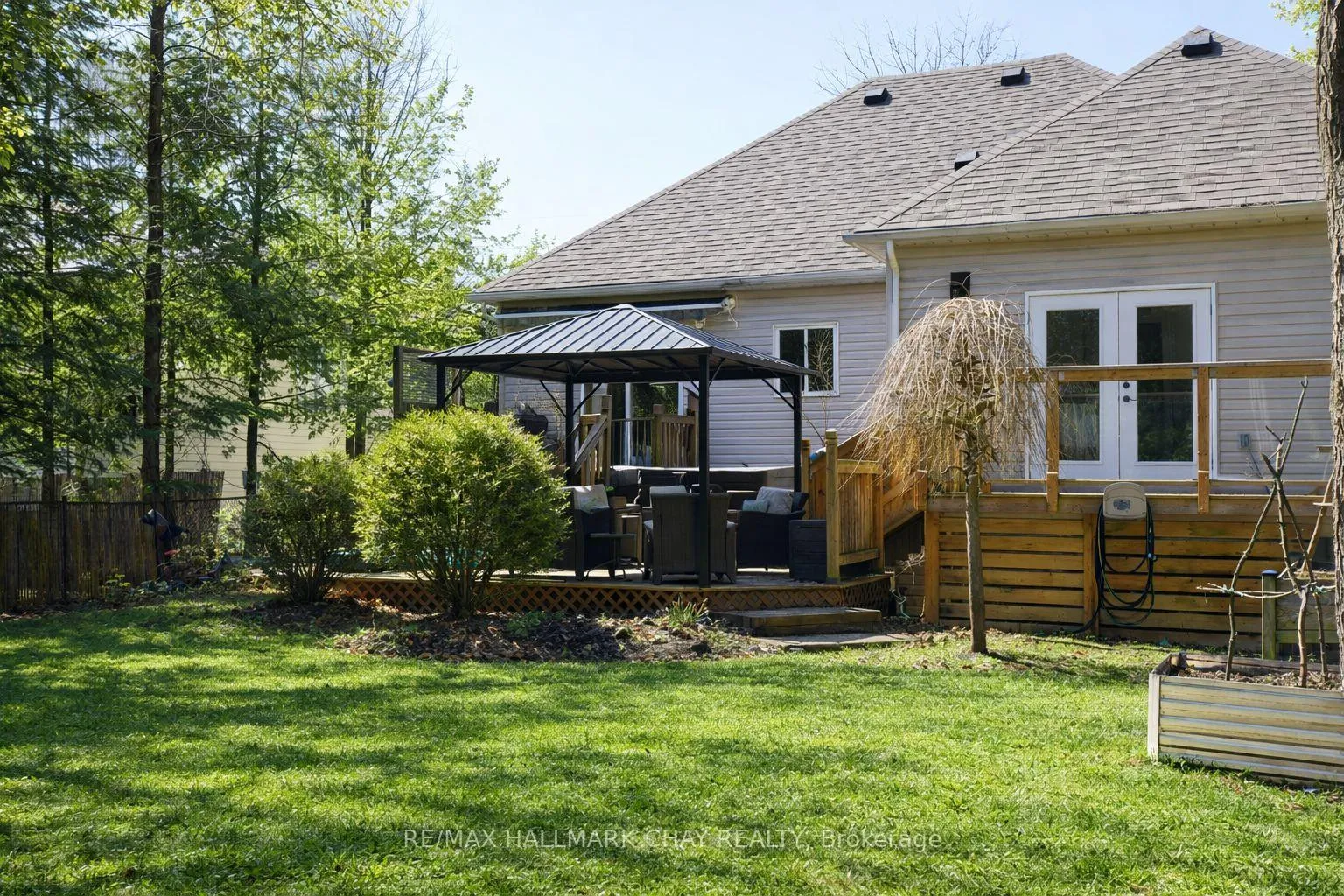 Photo 4 of 75 62nd Street S, Wasaga Beach — HOMEH