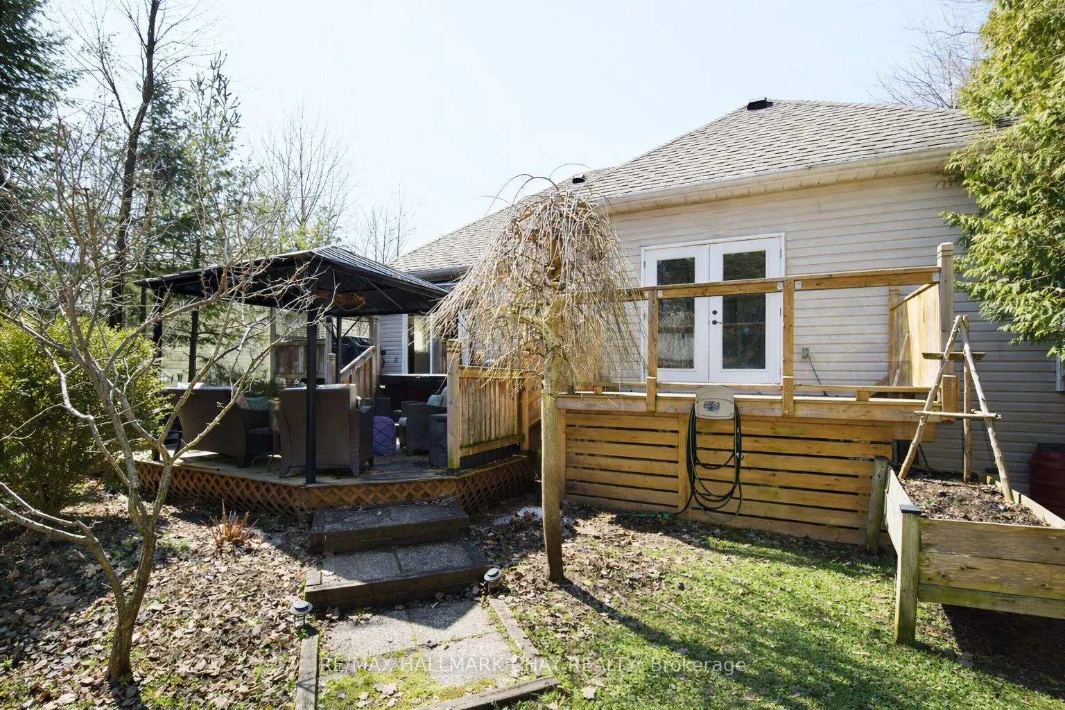 Photo 5 of 75 62nd Street S, Wasaga Beach — HOMEH