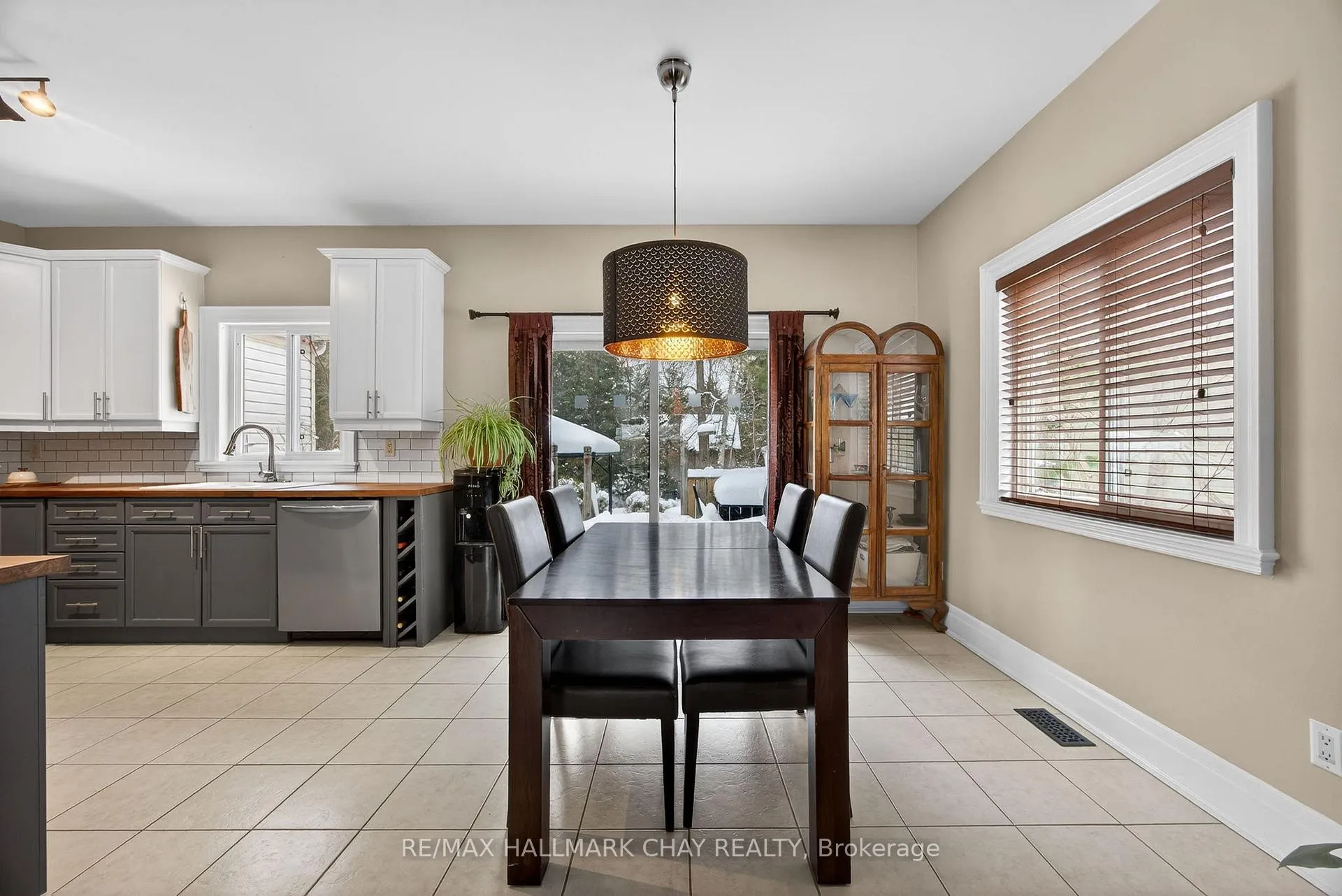 Photo 17 of 75 62nd Street S, Wasaga Beach — HOMEH