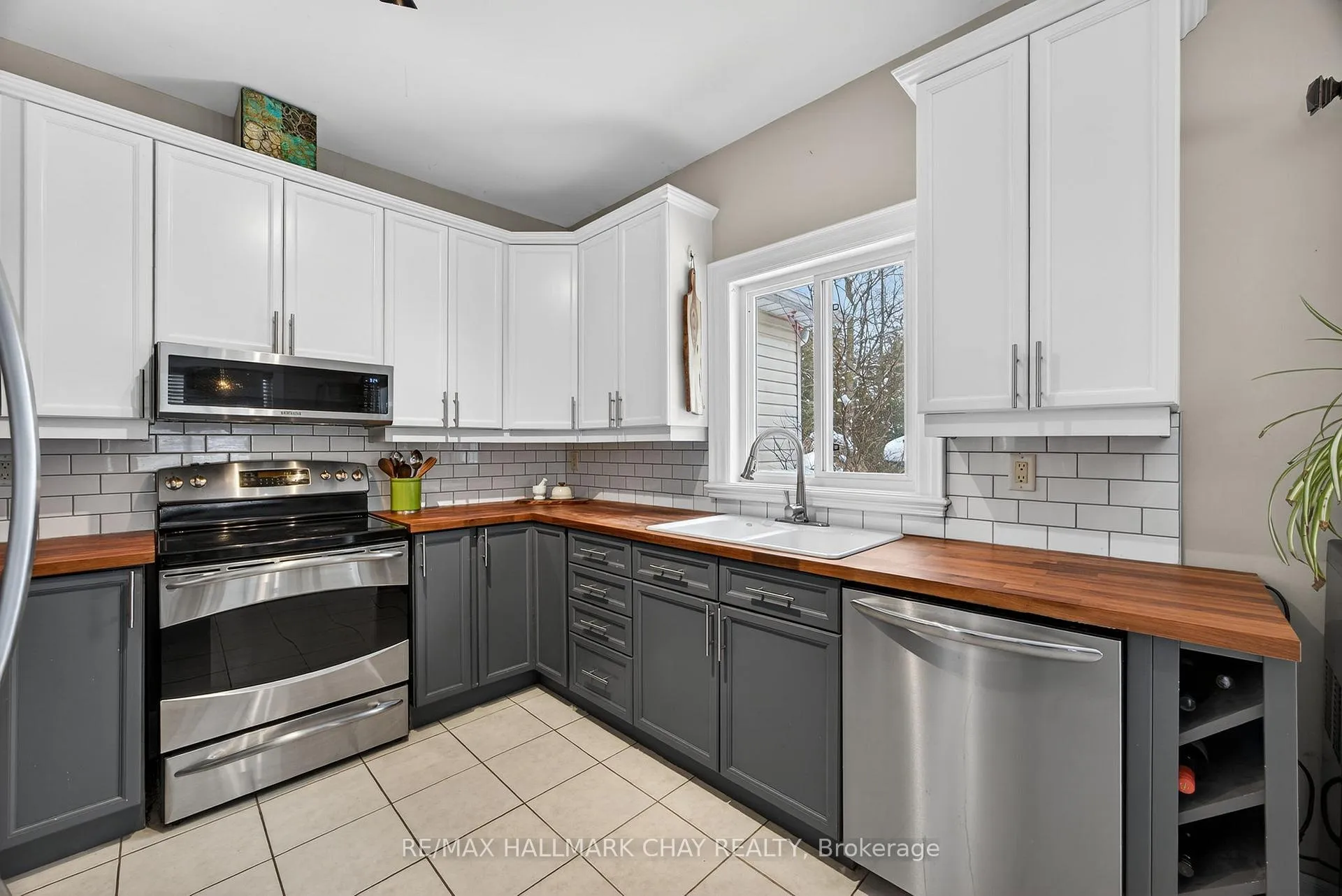 Photo 20 of 75 62nd Street S, Wasaga Beach — HOMEH