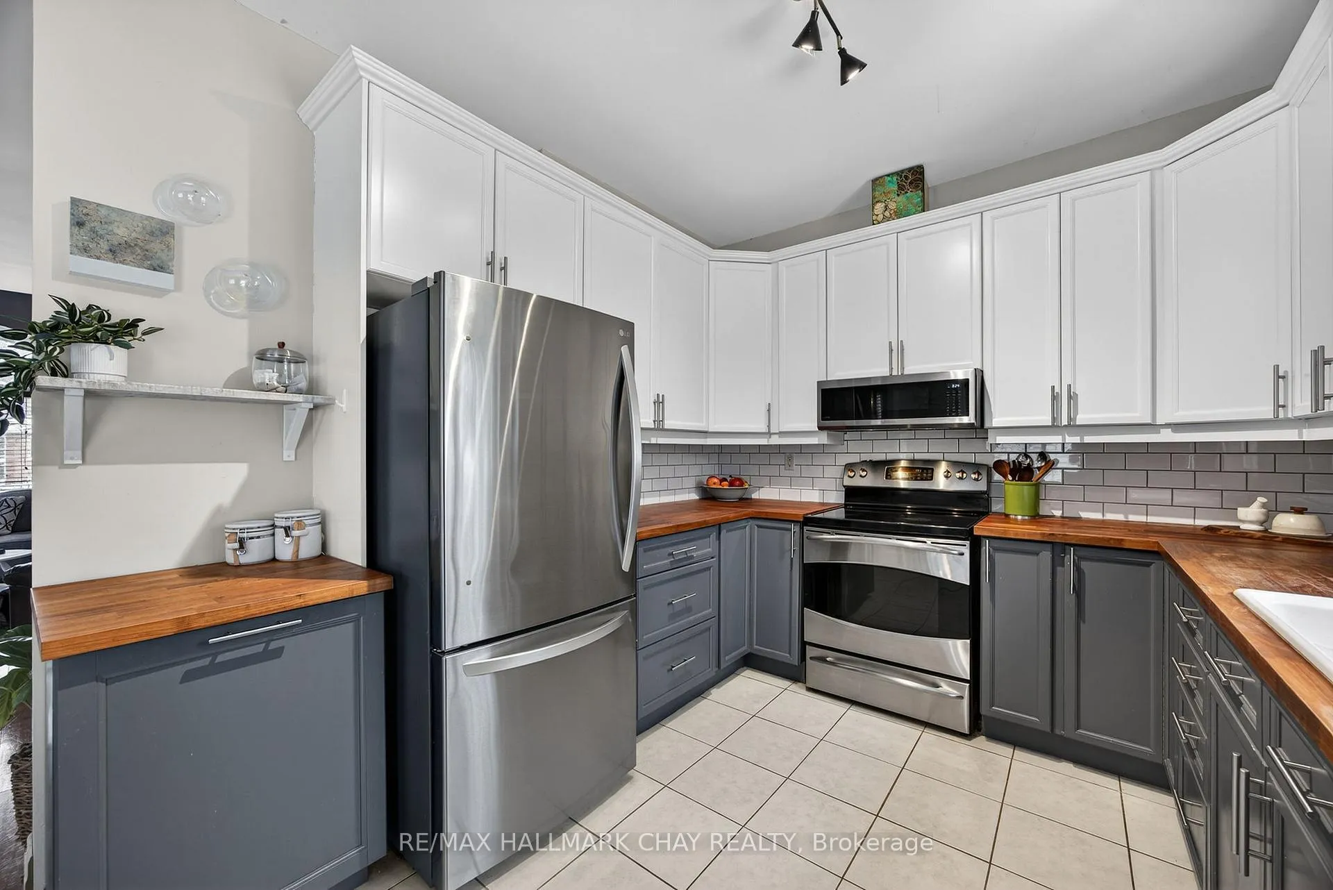 Photo 21 of 75 62nd Street S, Wasaga Beach — HOMEH