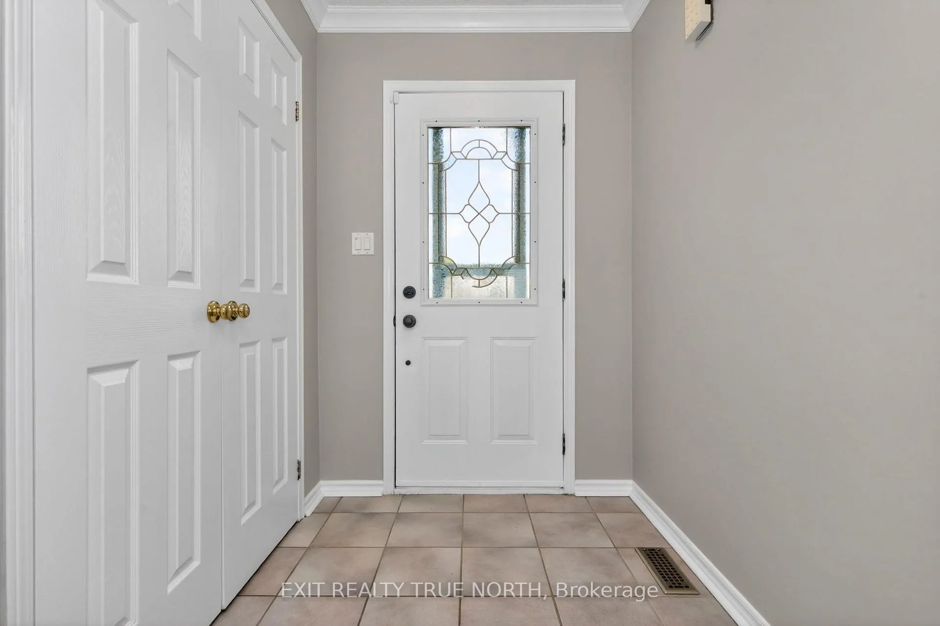 Photo 3 of 64 Gosney Crescent, Barrie, Painswick North — HOMEH