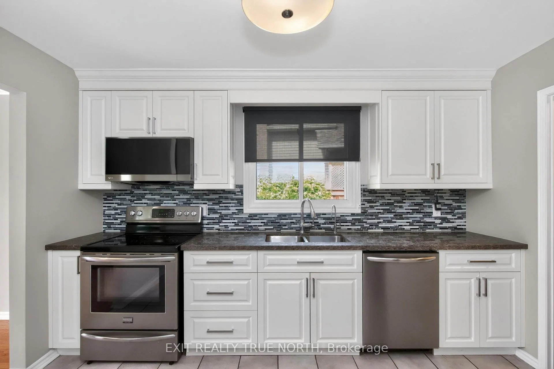 Photo 4 of 64 Gosney Crescent, Barrie, Painswick North — HOMEH