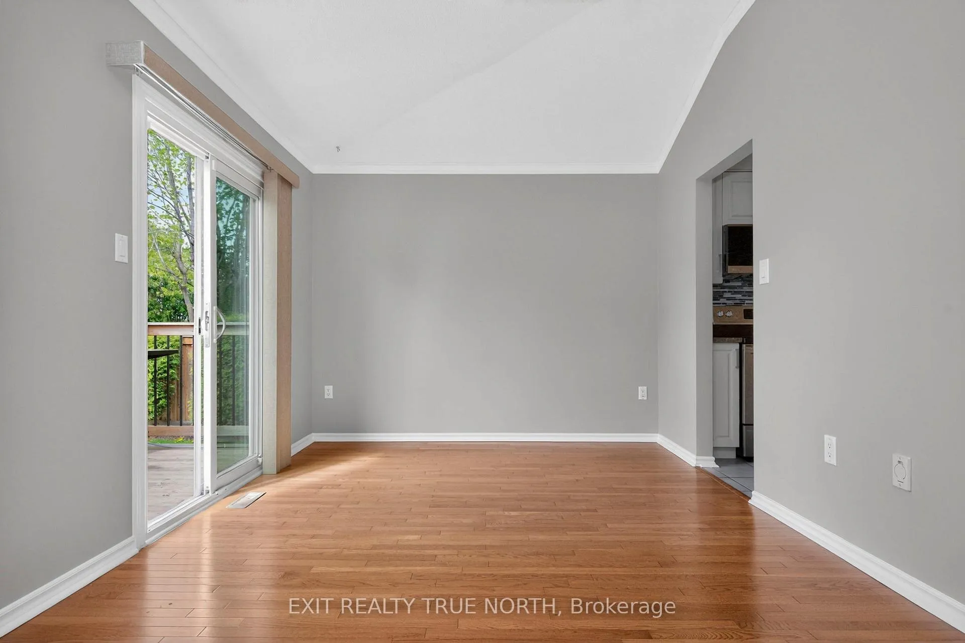 Photo 8 of 64 Gosney Crescent, Barrie, Painswick North — HOMEH