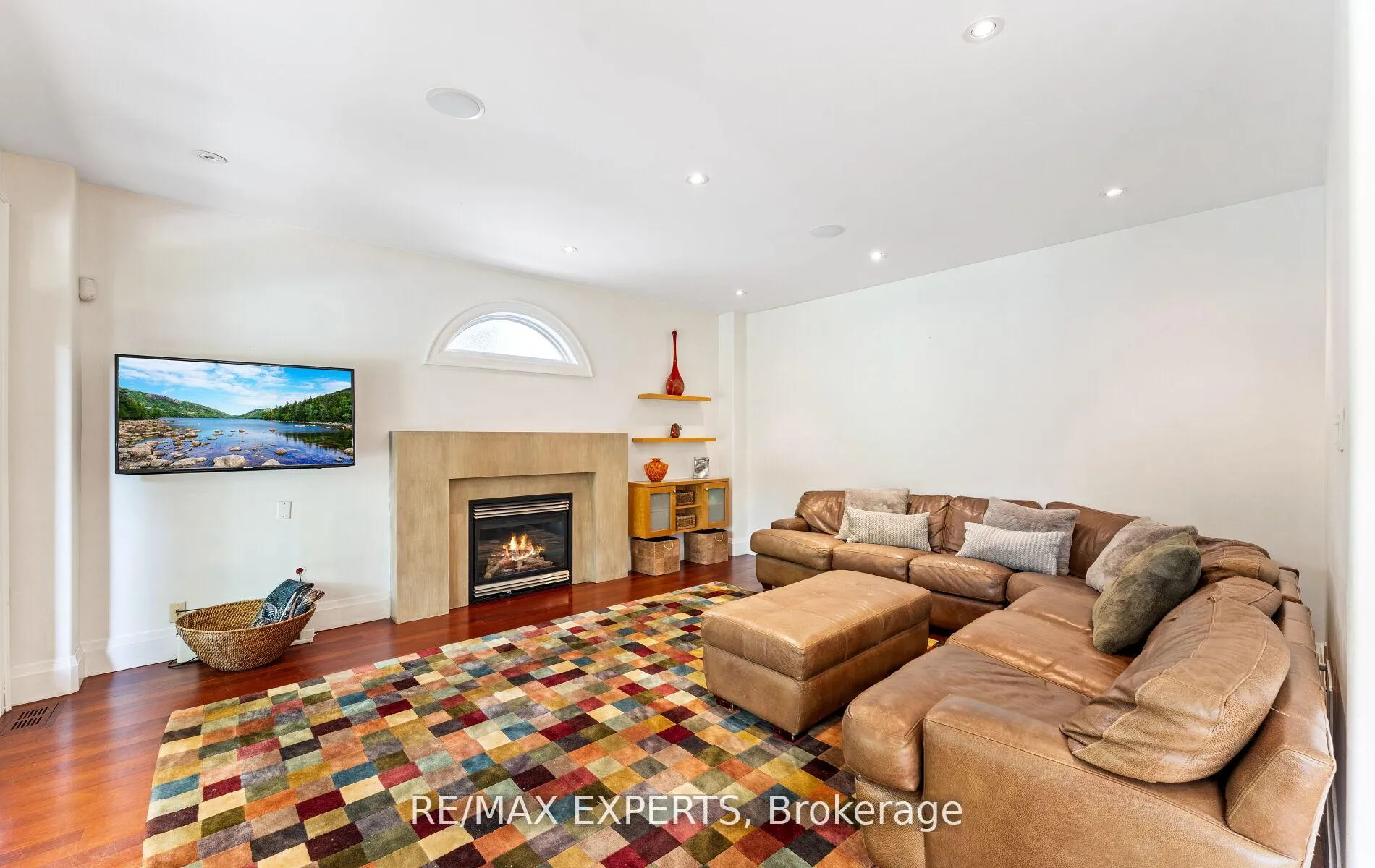Photo 7 of 120 Riverside Drive, Vaughan, East Woodbridge — HOMEH