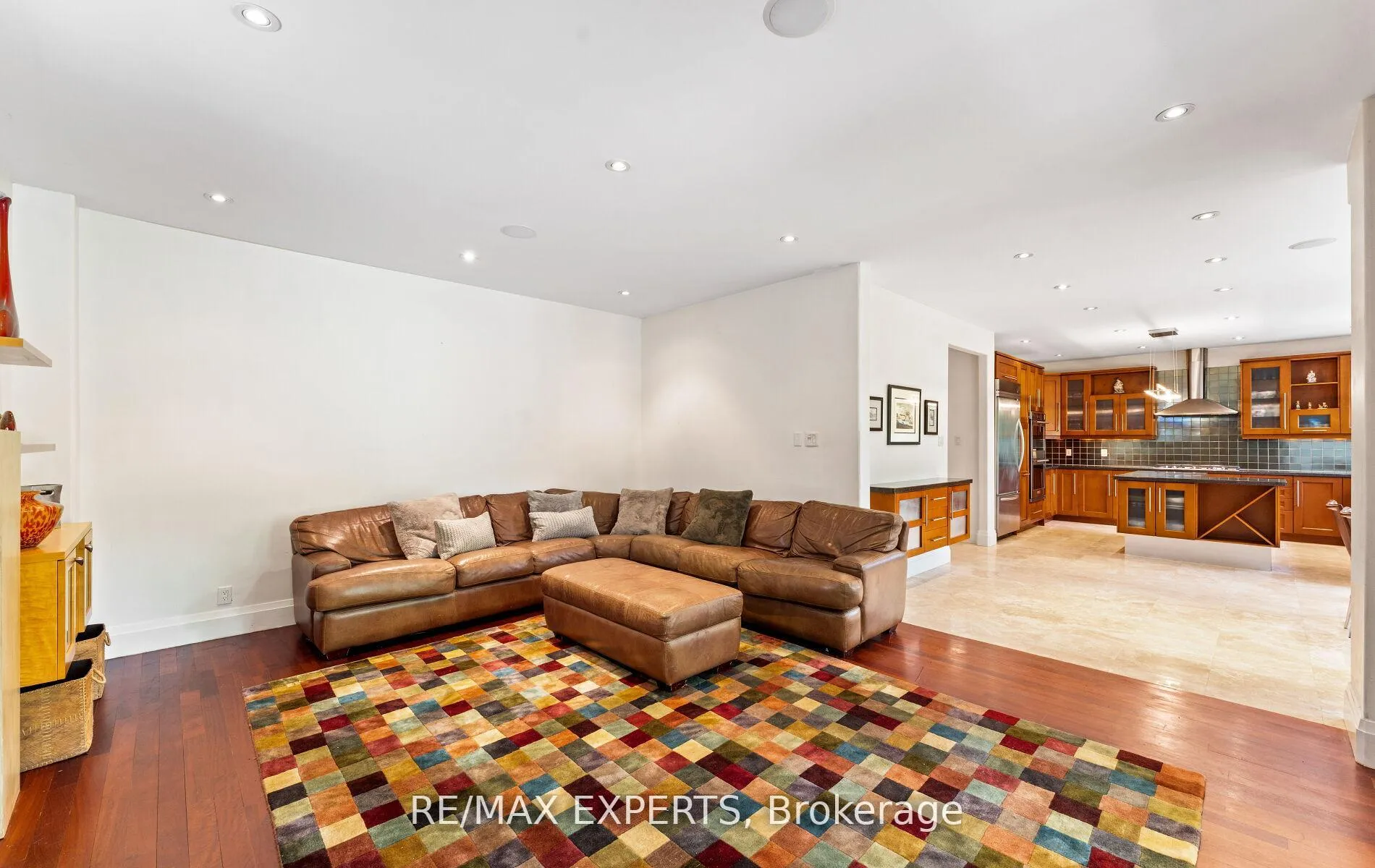 Photo 8 of 120 Riverside Drive, Vaughan, East Woodbridge — HOMEH
