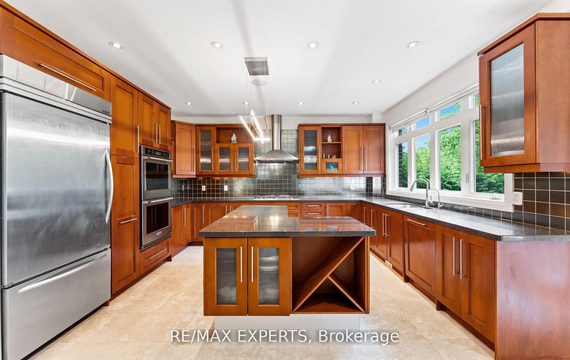Photo 11 of 120 Riverside Drive, Vaughan, East Woodbridge — HOMEH