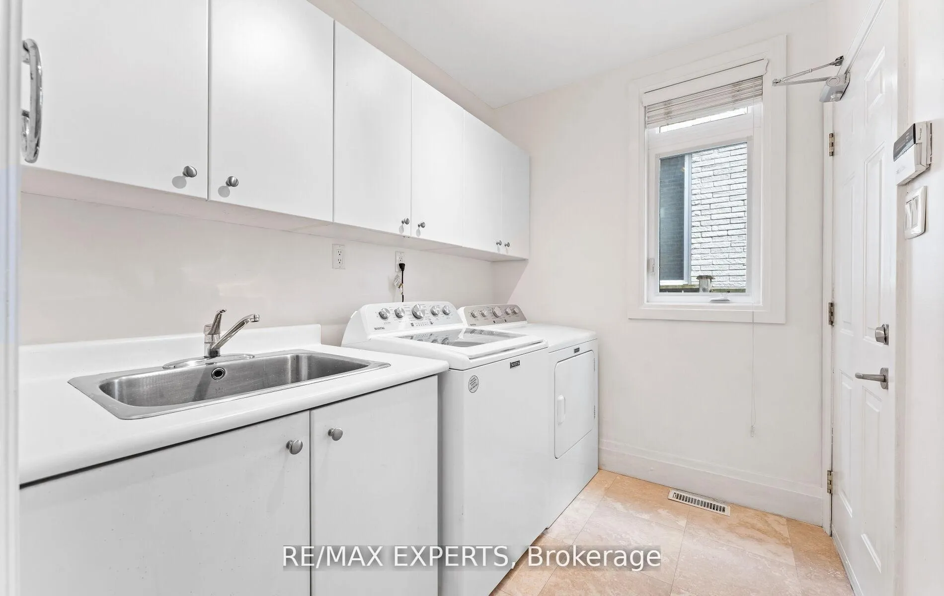 Photo 13 of 120 Riverside Drive, Vaughan, East Woodbridge — HOMEH