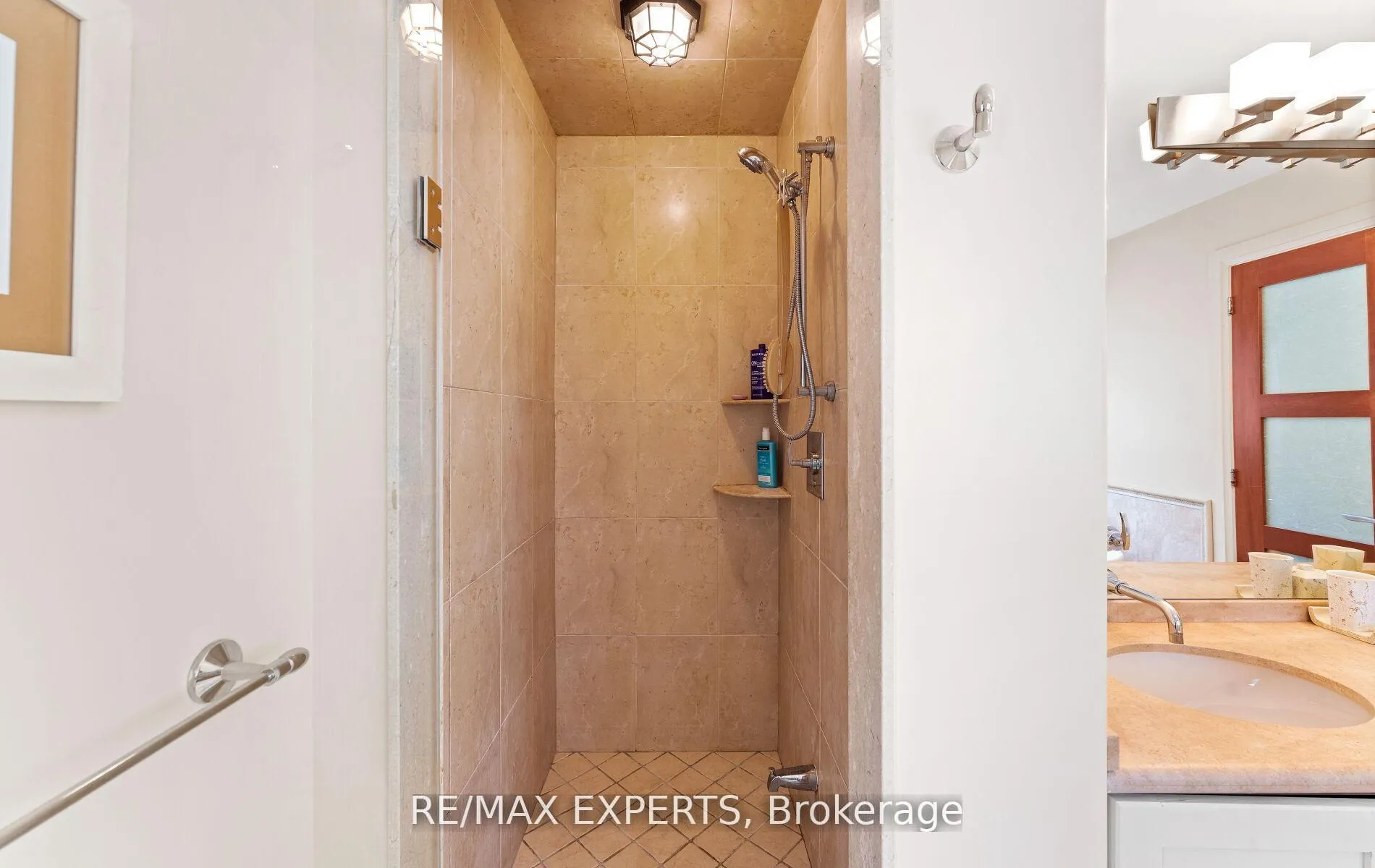 Photo 20 of 120 Riverside Drive, Vaughan, East Woodbridge — HOMEH