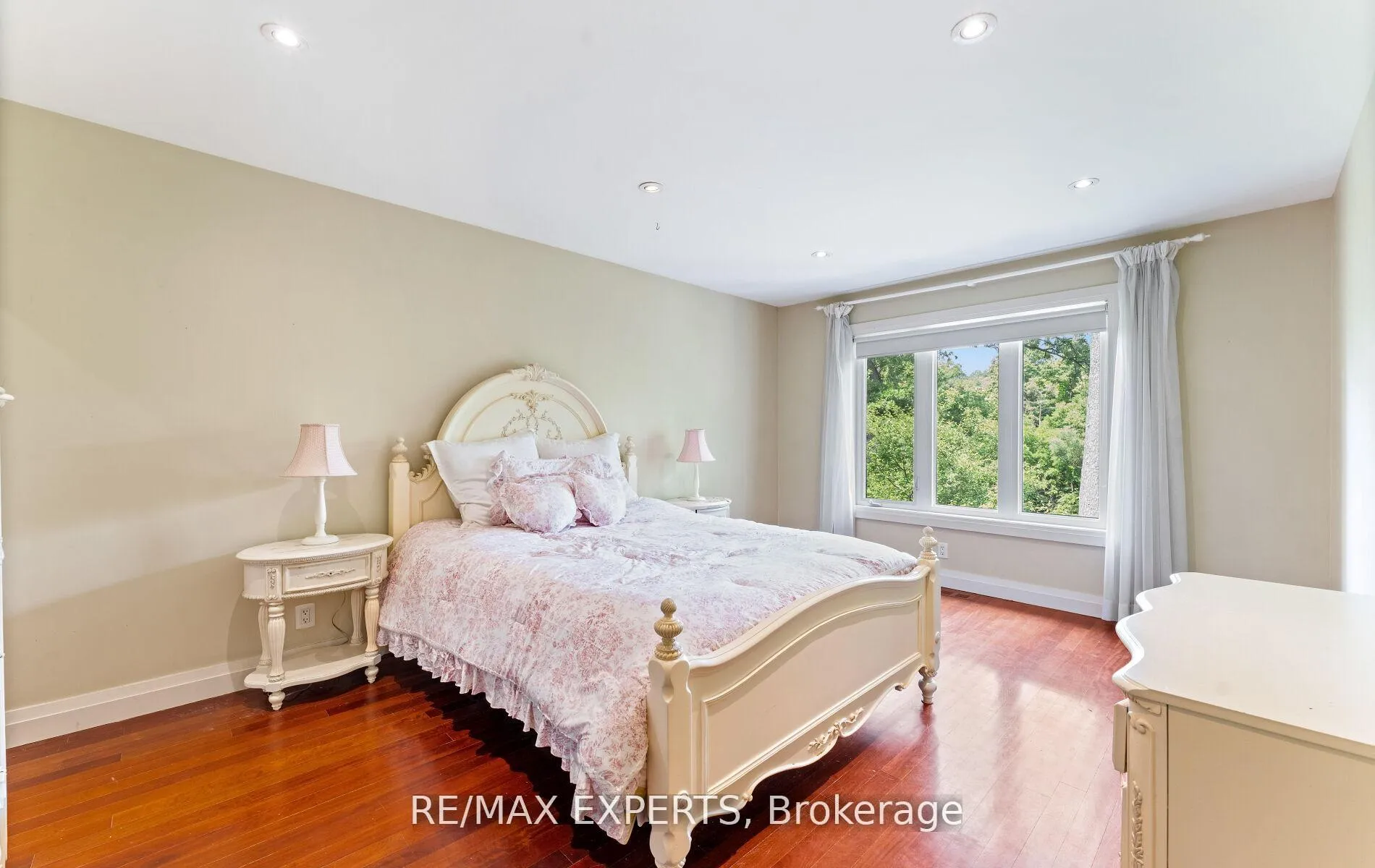 Photo 24 of 120 Riverside Drive, Vaughan, East Woodbridge — HOMEH