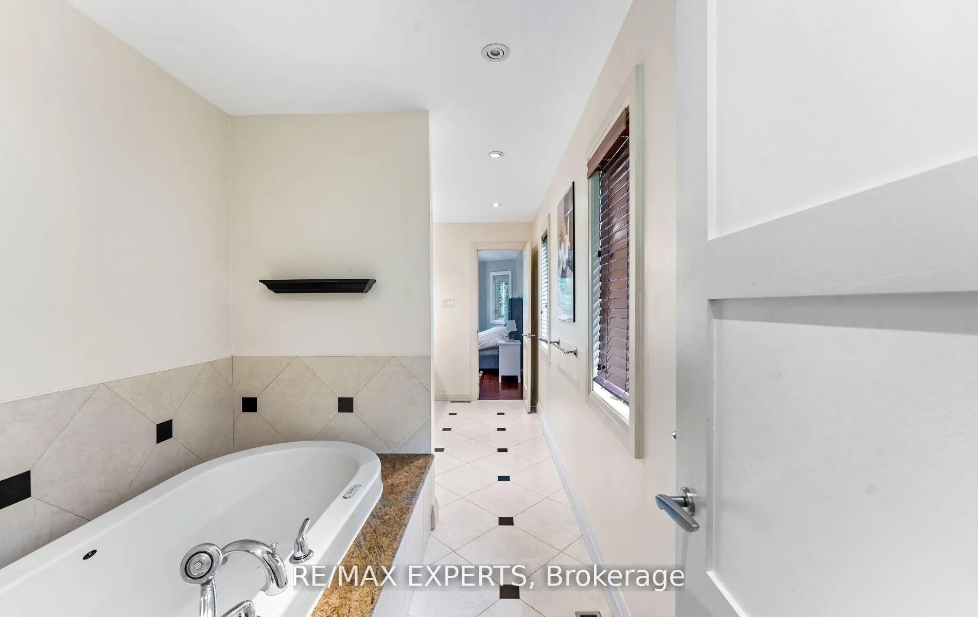 Photo 29 of 120 Riverside Drive, Vaughan, East Woodbridge — HOMEH