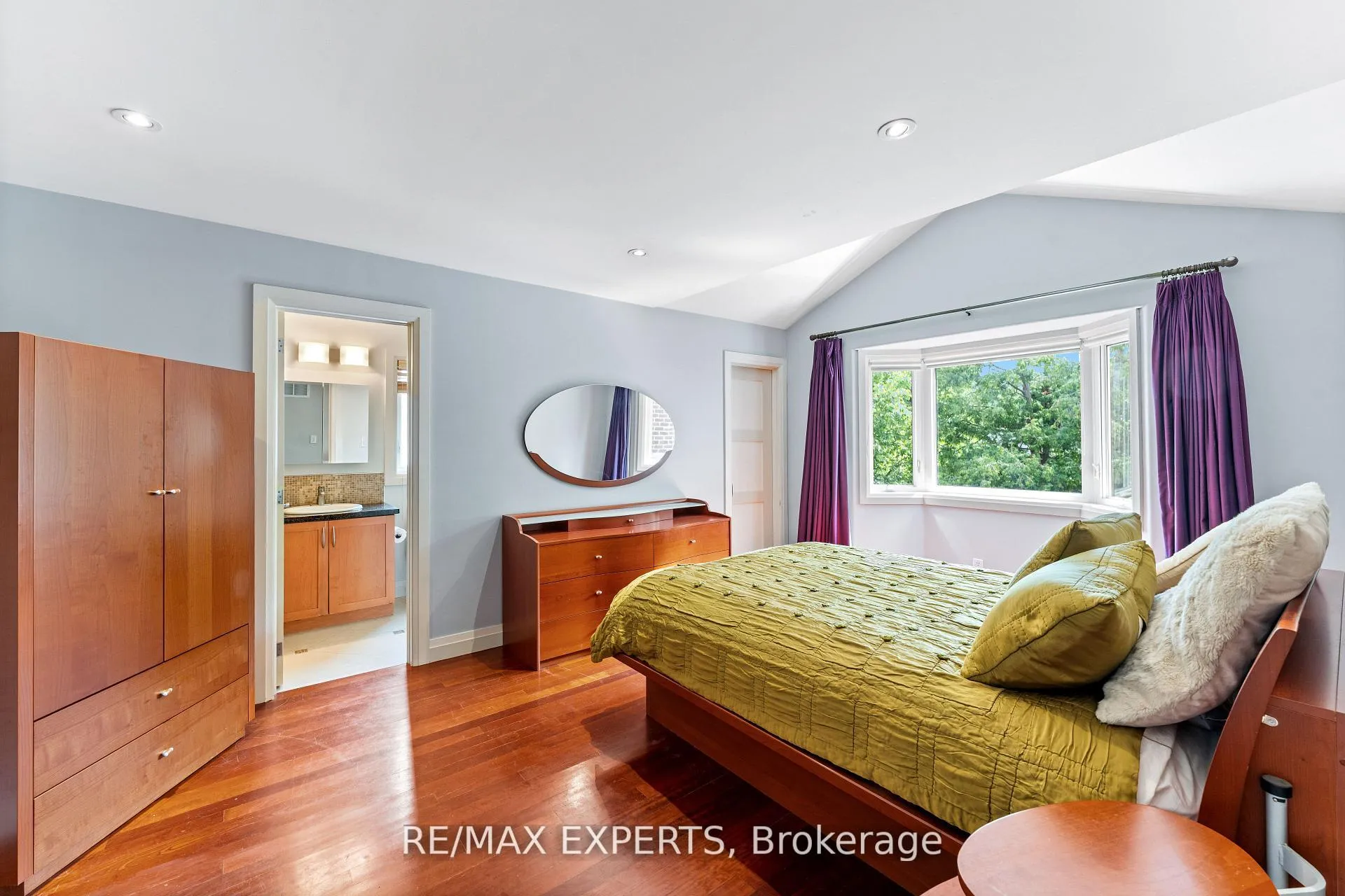 Photo 31 of 120 Riverside Drive, Vaughan, East Woodbridge — HOMEH