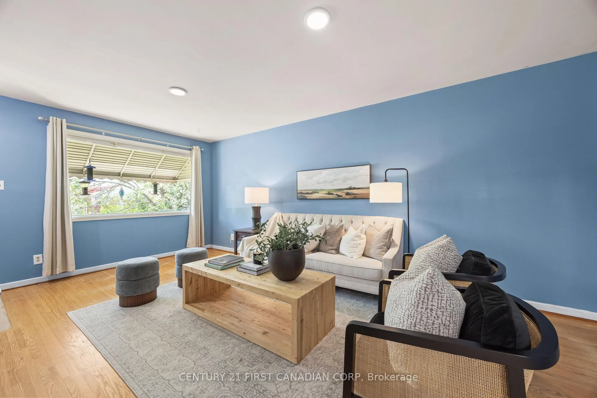 Photo 9 of 8 Kenwood Crescent, London, East C — HOMEH