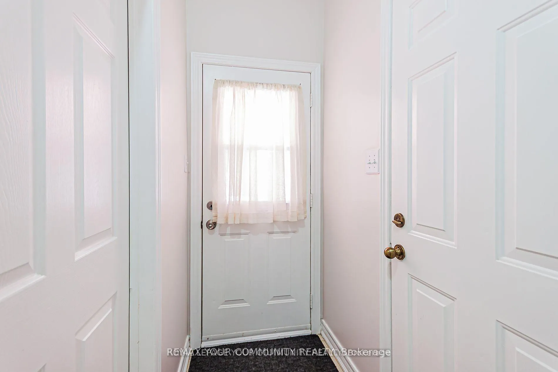 Photo 4 of Unit Basement, 6 Round Hill Court S, Markham, Box Grove — HOMEH