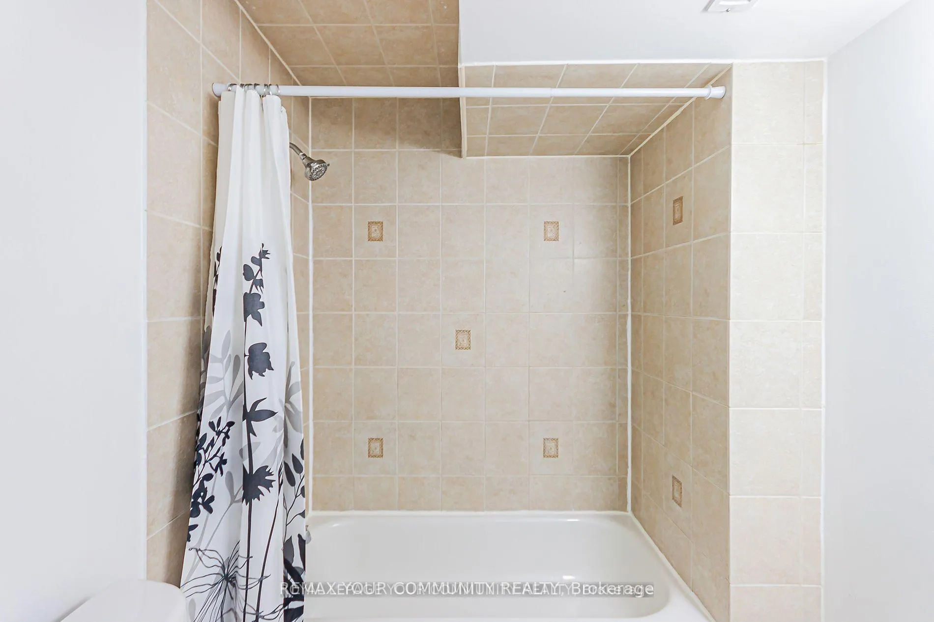 Photo 19 of Unit Basement, 6 Round Hill Court S, Markham, Box Grove — HOMEH