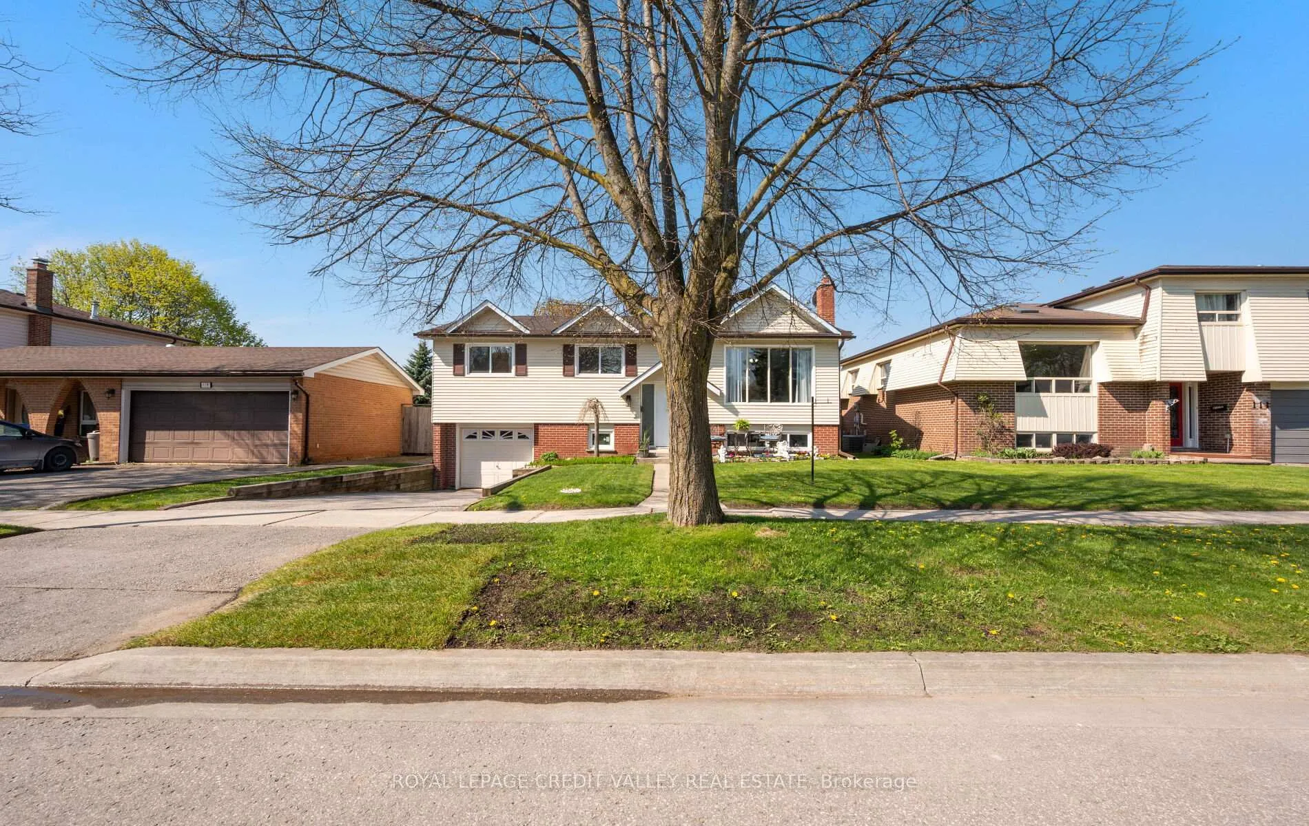 Photo 2 of 115 Morgandale Crescent, Orangeville — HOMEH