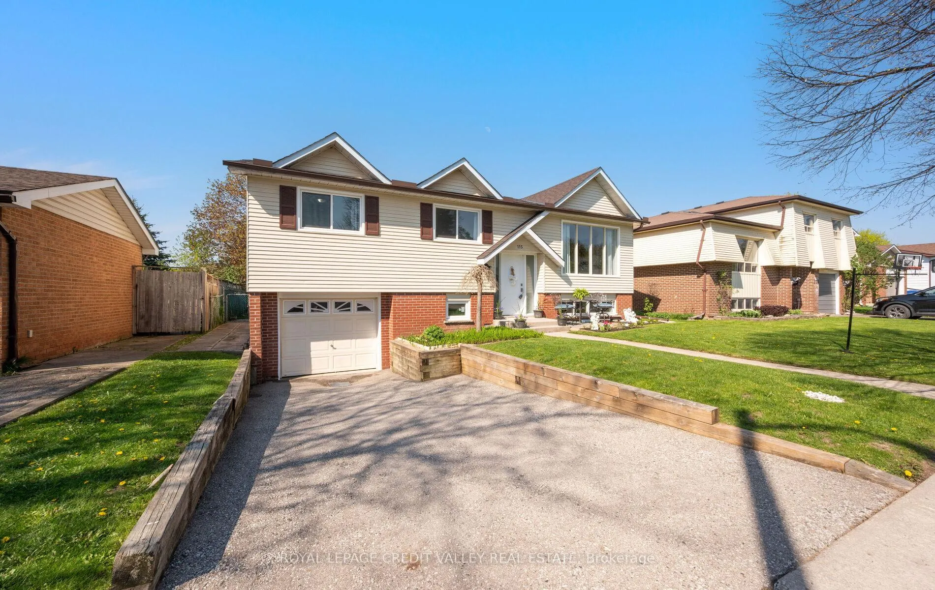 Photo 3 of 115 Morgandale Crescent, Orangeville — HOMEH