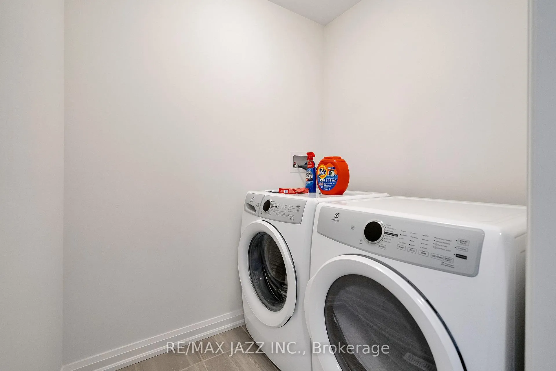 Photo 15 of 16 Klein Way, Whitby, Taunton North — HOMEH