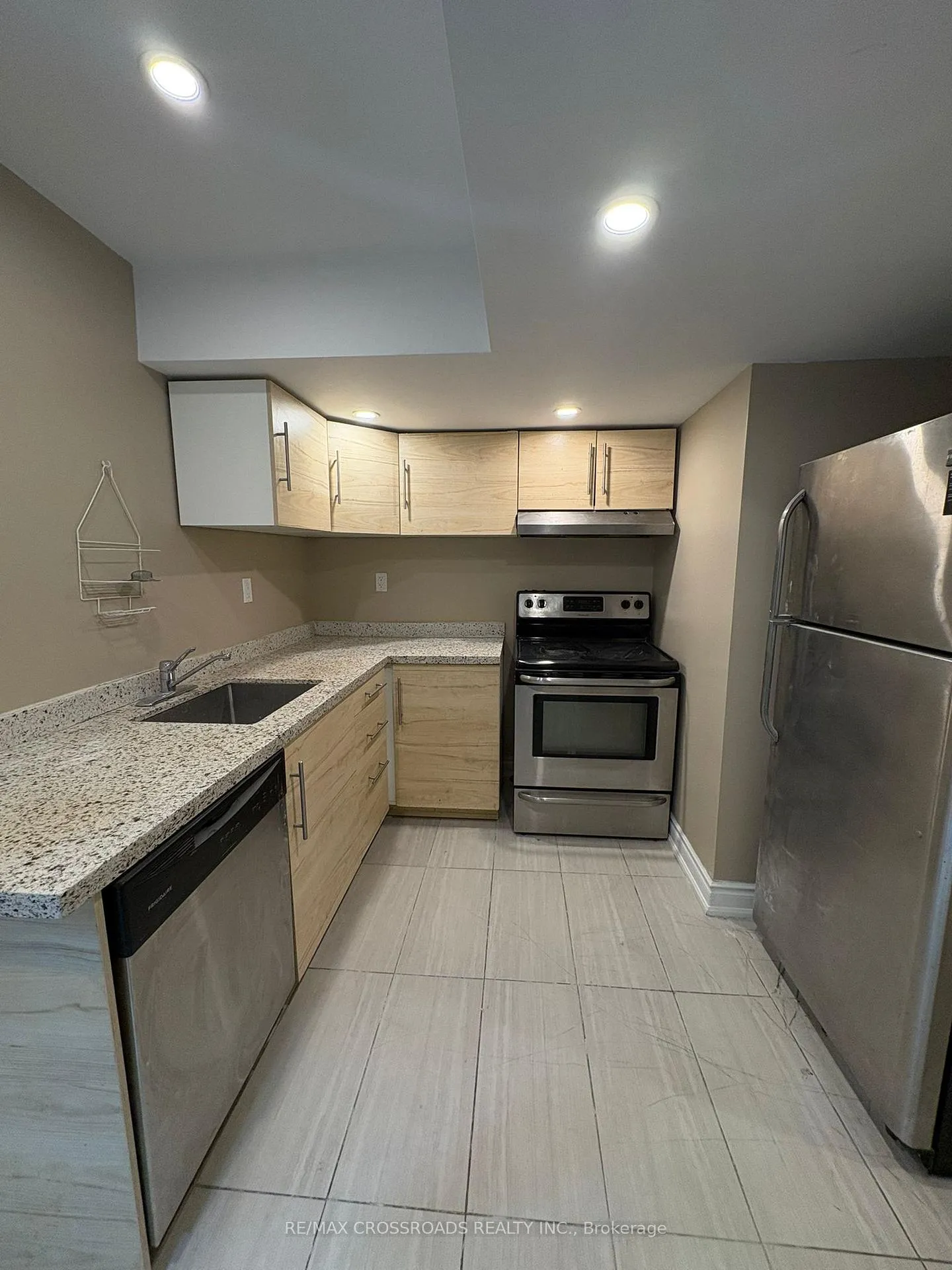 Photo 5 of Unit Lower, 36 Kimborough Hollow, Brampton, Credit Valley — HOMEH