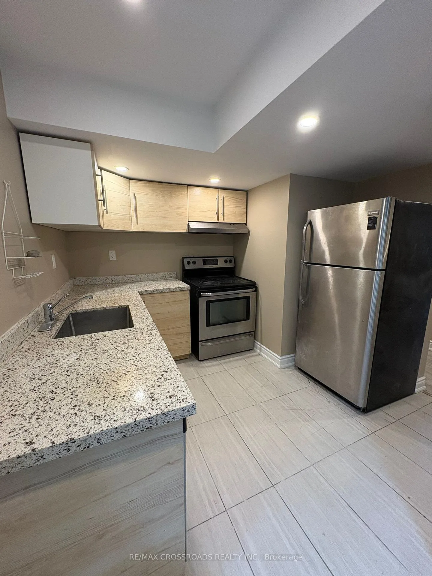 Photo 6 of Unit Lower, 36 Kimborough Hollow, Brampton, Credit Valley — HOMEH