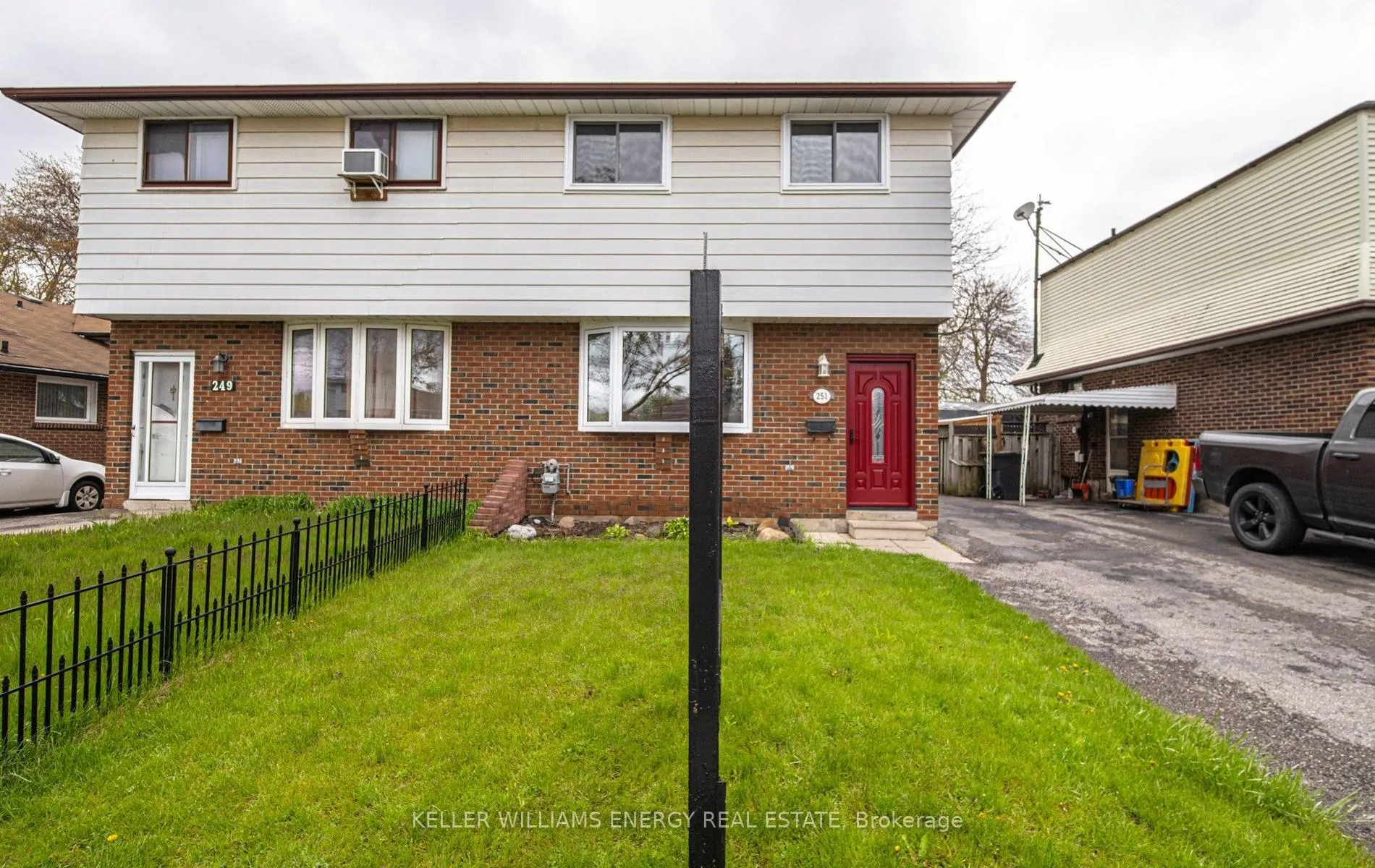 Photo 3 of 251 Kinmount Crescent, Oshawa, Lakeview — HOMEH
