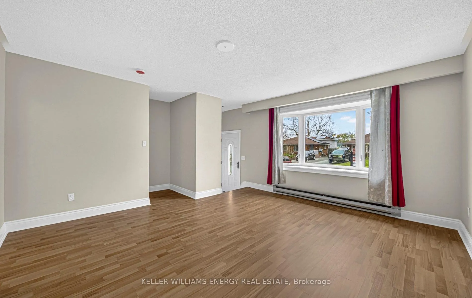 Photo 11 of 251 Kinmount Crescent, Oshawa, Lakeview — HOMEH