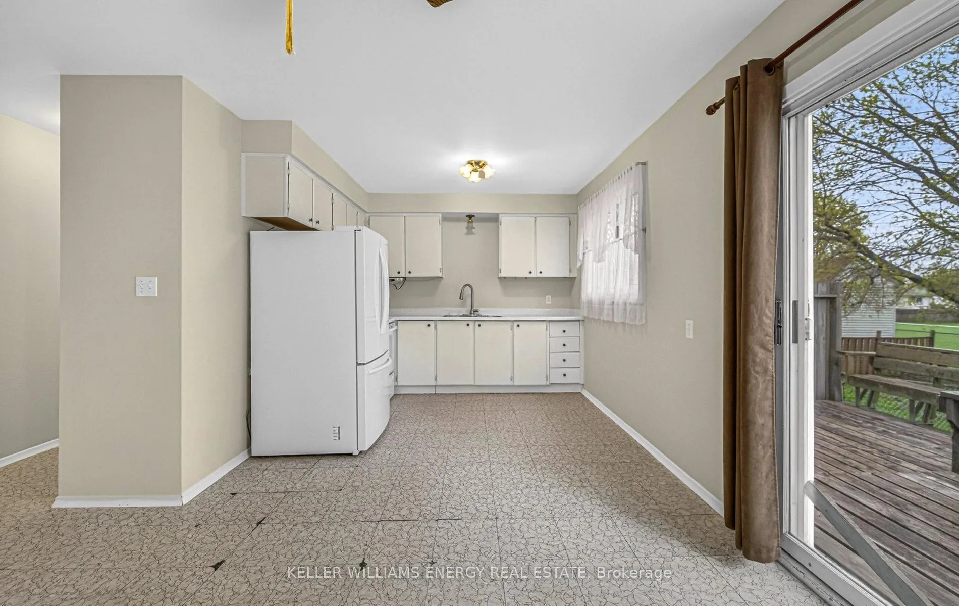 Photo 15 of 251 Kinmount Crescent, Oshawa, Lakeview — HOMEH