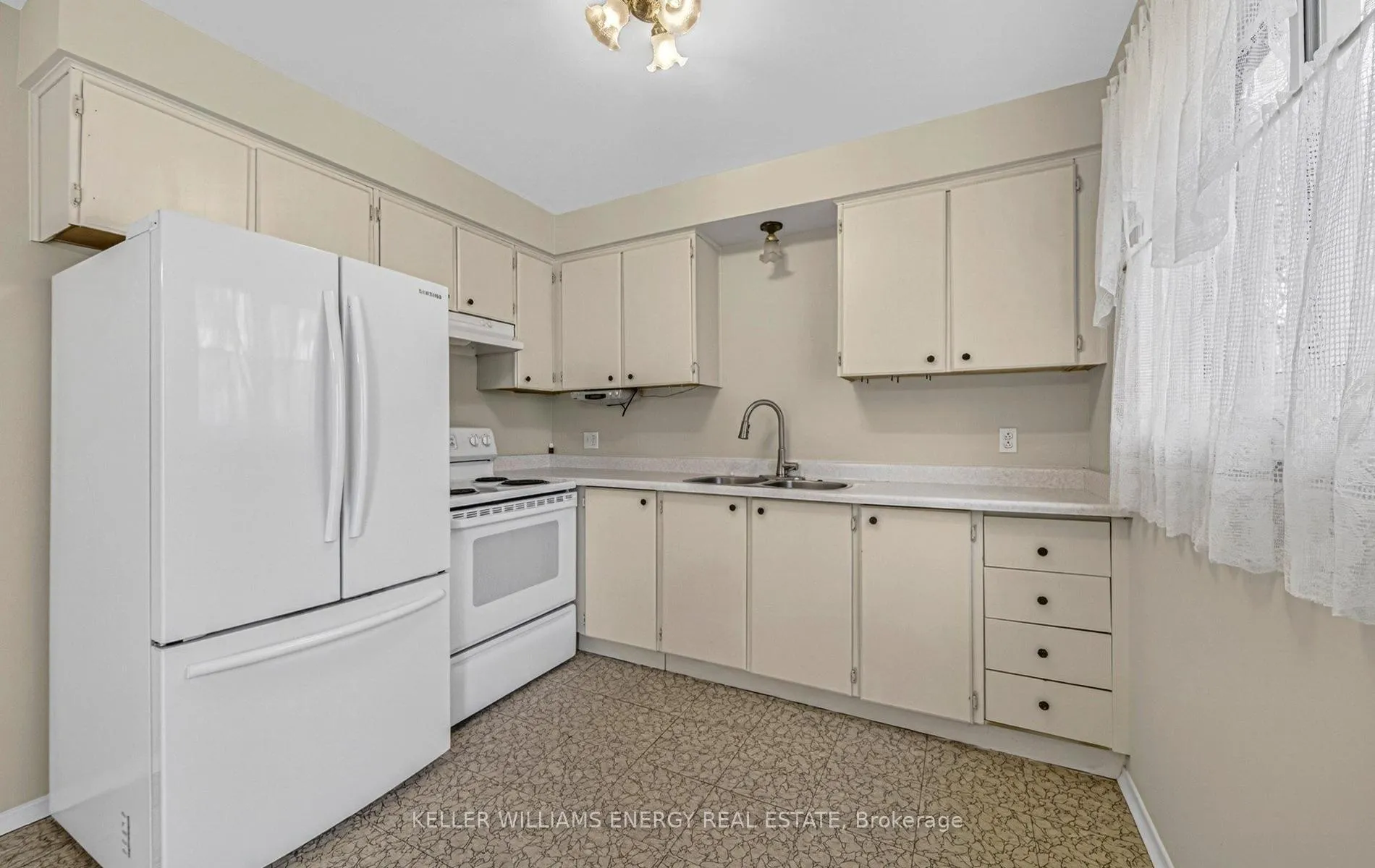 Photo 16 of 251 Kinmount Crescent, Oshawa, Lakeview — HOMEH