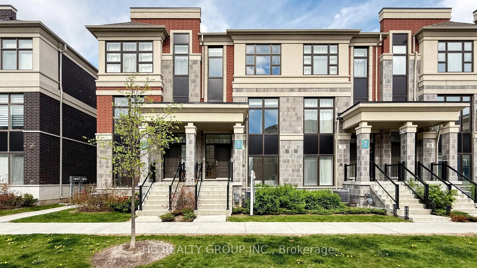 Front of 34 Armillo Place