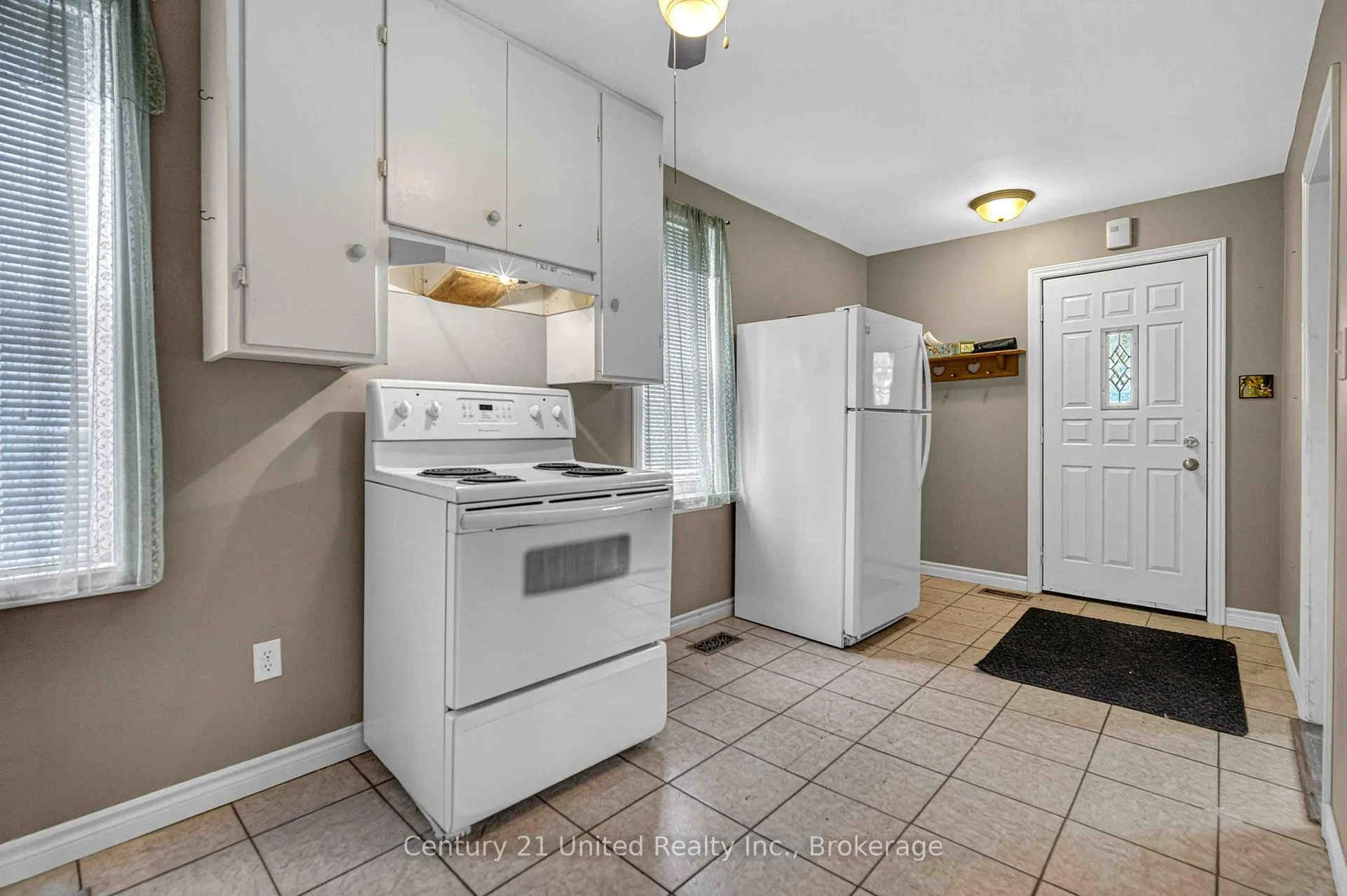 Photo 4 of 551 Rose Avenue, Peterborough, Otonabee Ward 1 — HOMEH