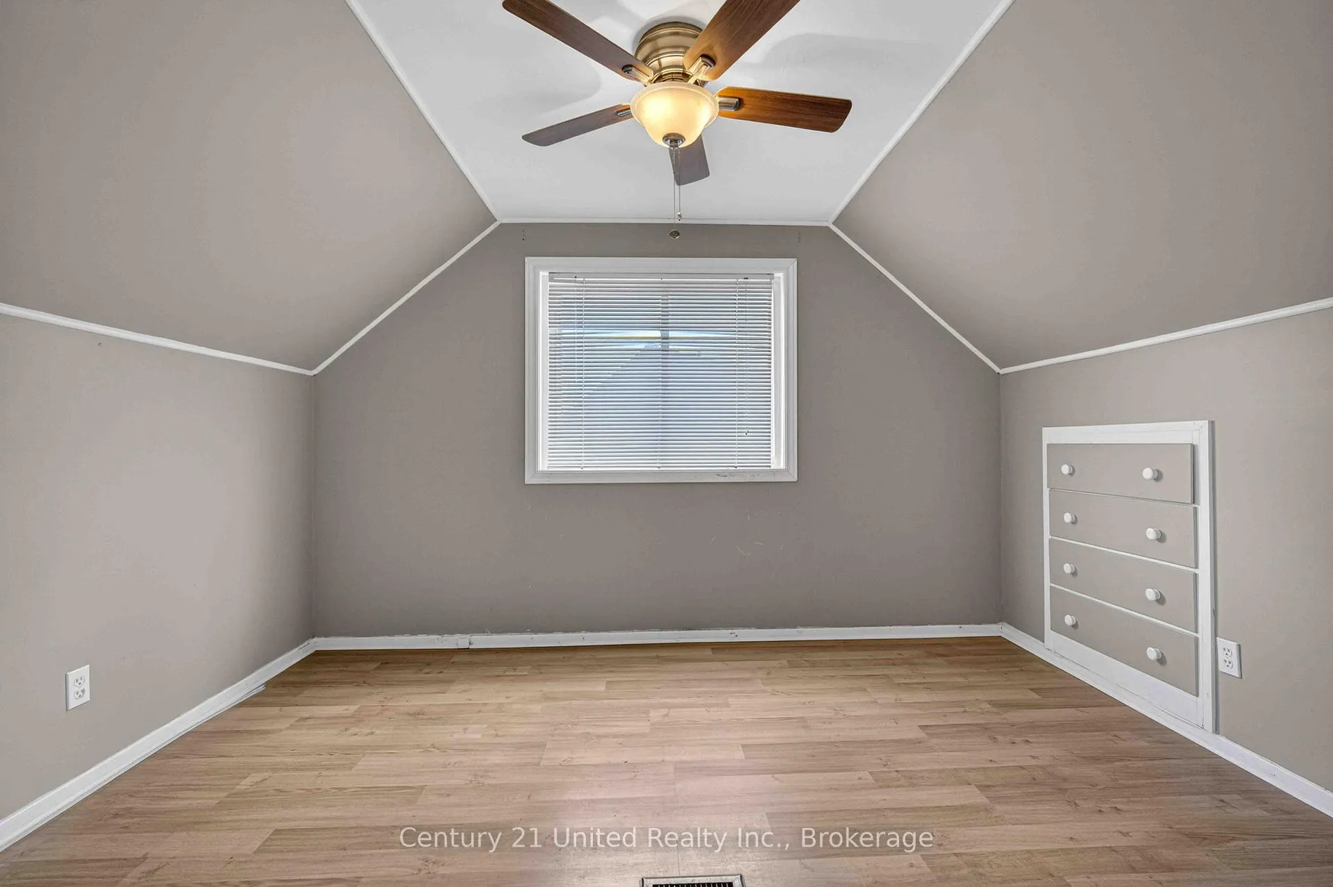 Photo 15 of 551 Rose Avenue, Peterborough, Otonabee Ward 1 — HOMEH