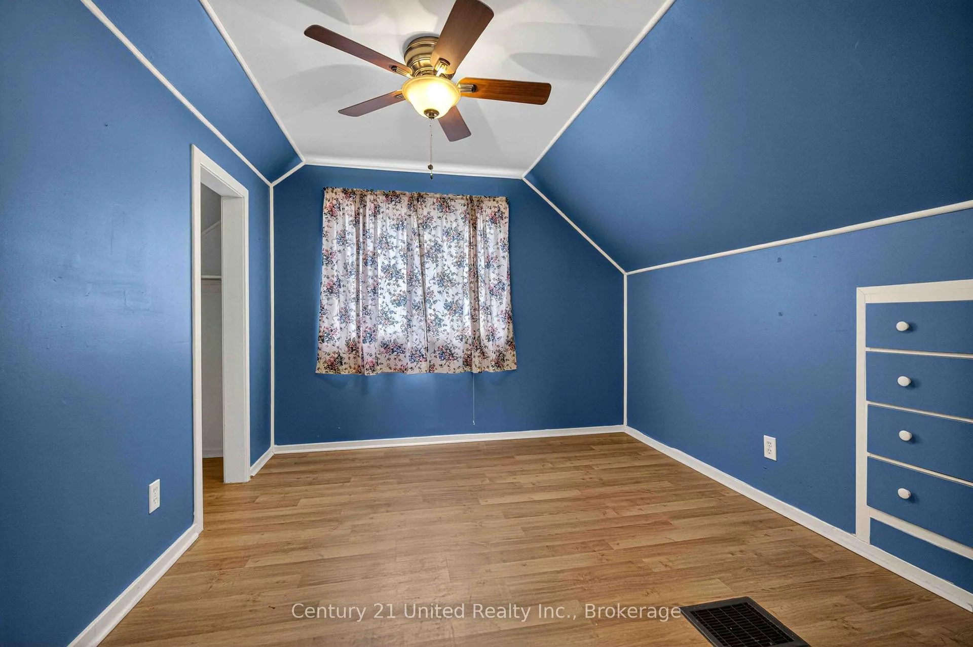 Photo 16 of 551 Rose Avenue, Peterborough, Otonabee Ward 1 — HOMEH