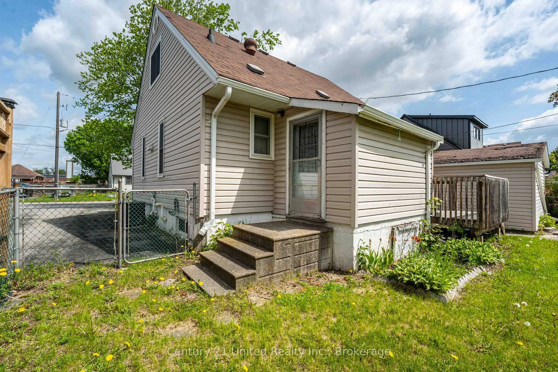 Photo 25 of 551 Rose Avenue, Peterborough, Otonabee Ward 1 — HOMEH