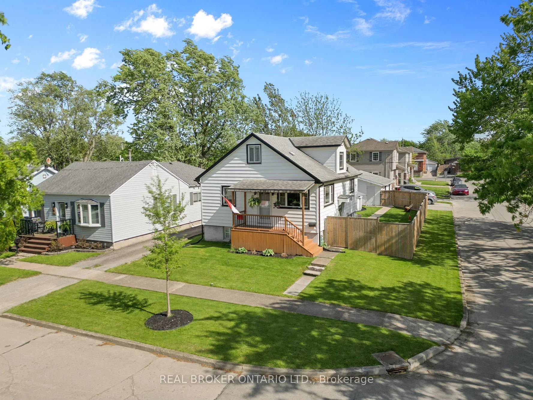 Photo 2 of 21 Hilda Street, St. Catharines, Western Hill — HOMEH