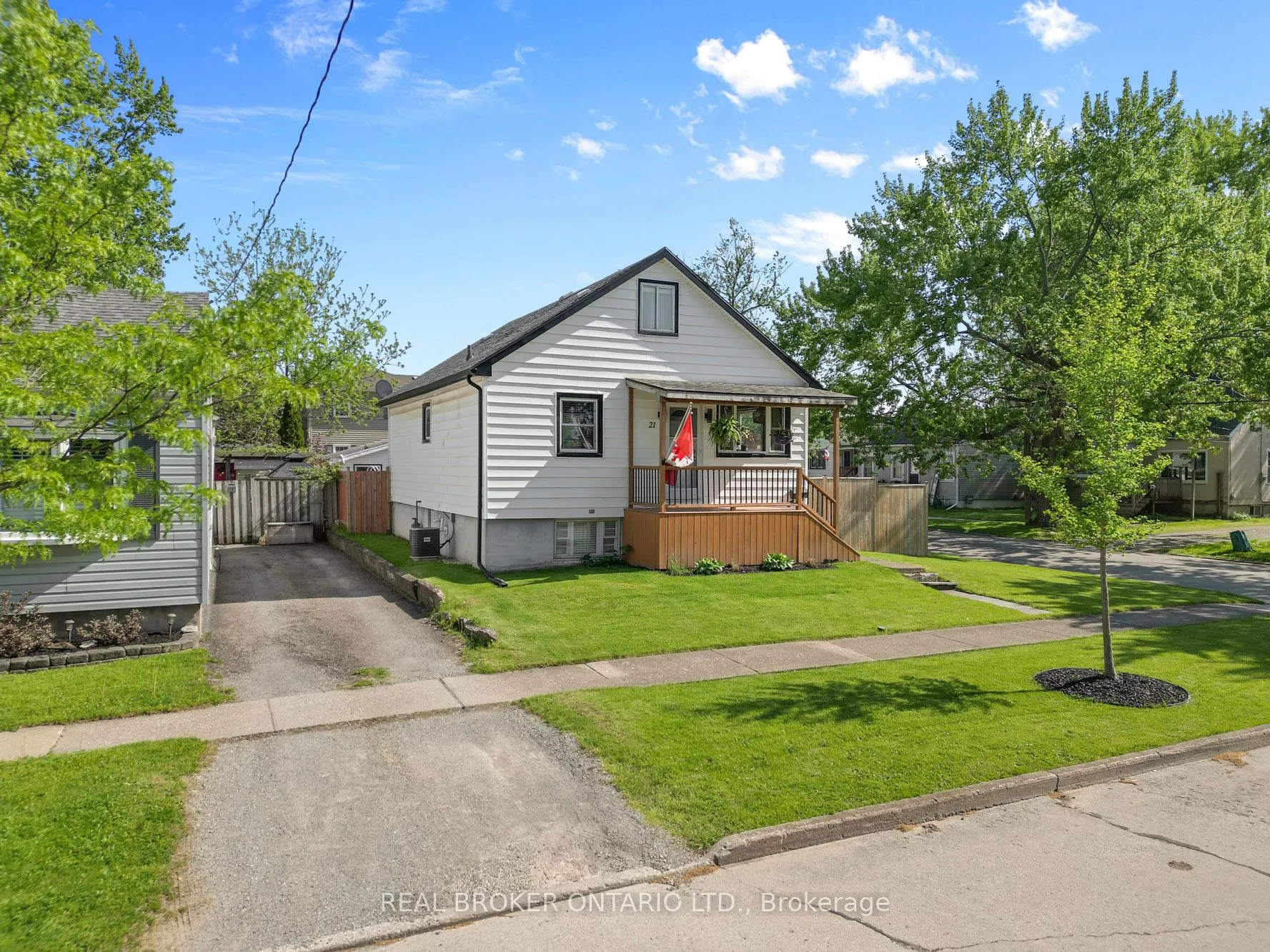 Photo 5 of 21 Hilda Street, St. Catharines, Western Hill — HOMEH