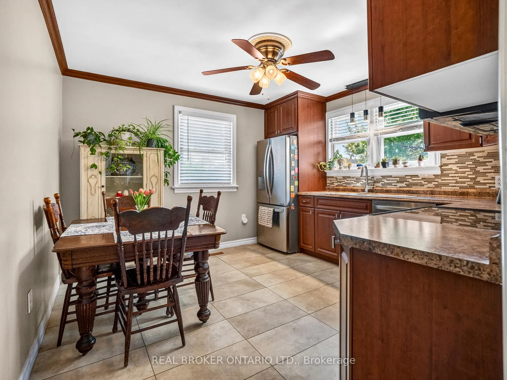 Photo 9 of 21 Hilda Street, St. Catharines, Western Hill — HOMEH