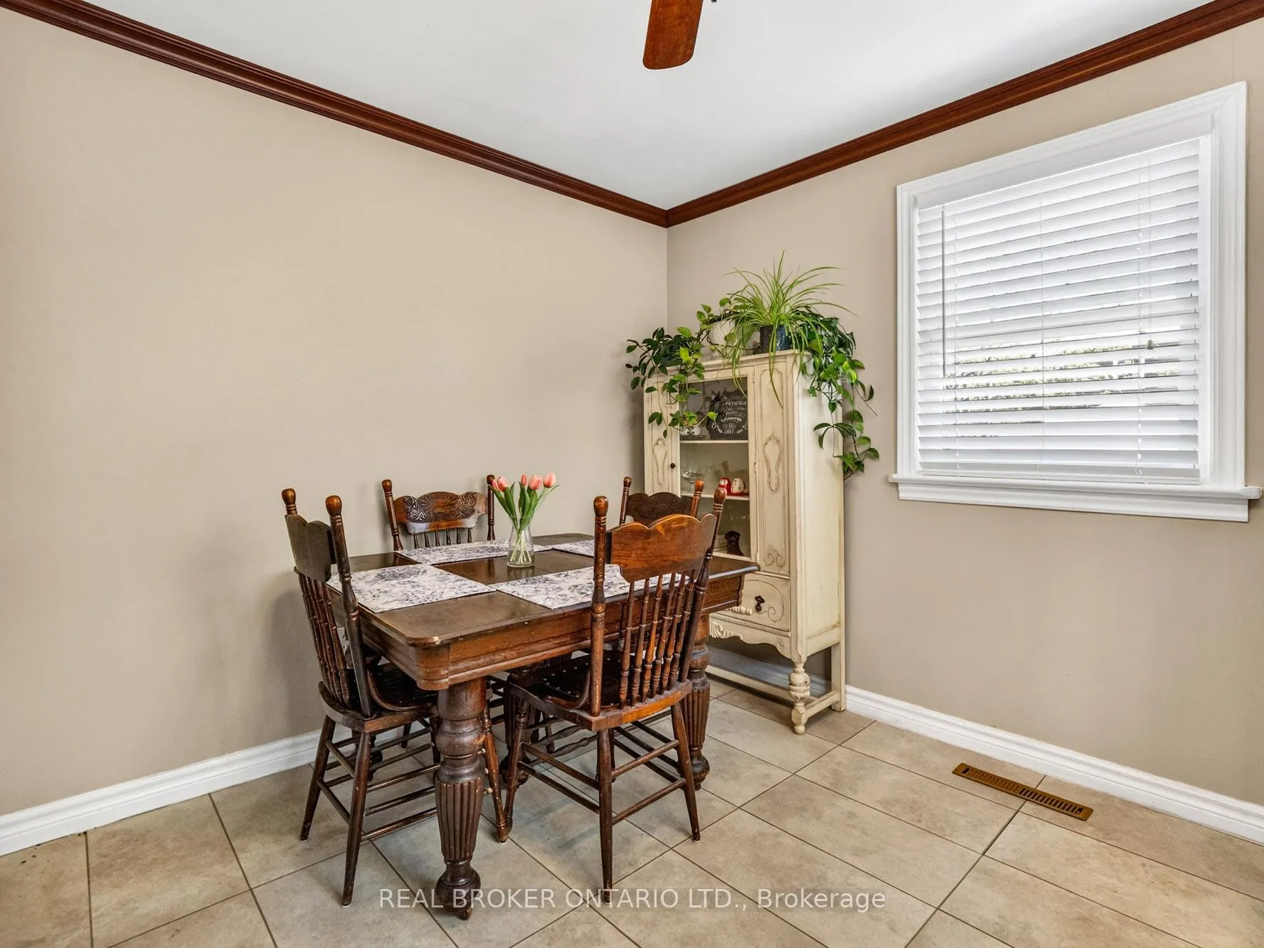 Photo 10 of 21 Hilda Street, St. Catharines, Western Hill — HOMEH