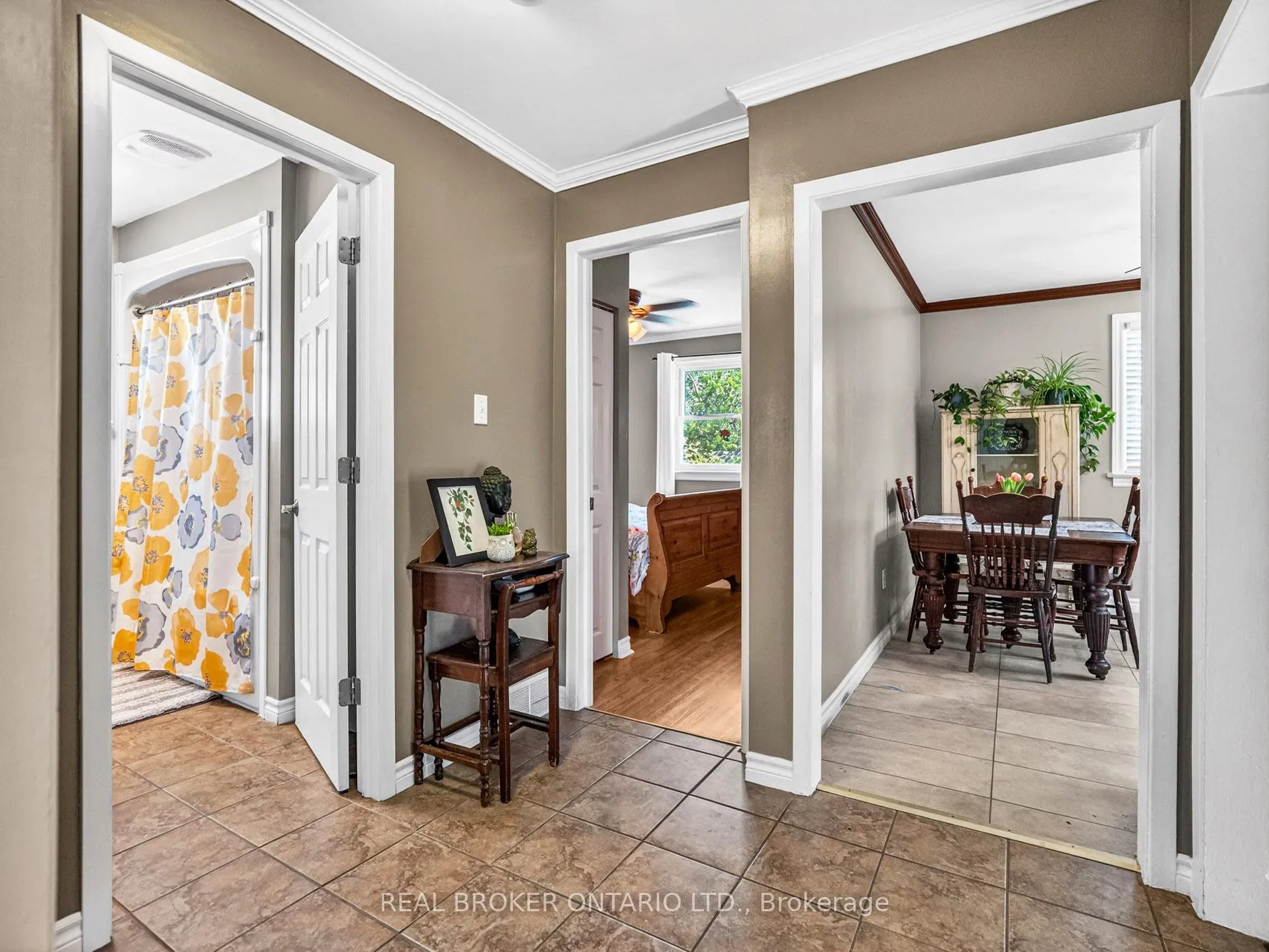 Photo 11 of 21 Hilda Street, St. Catharines, Western Hill — HOMEH