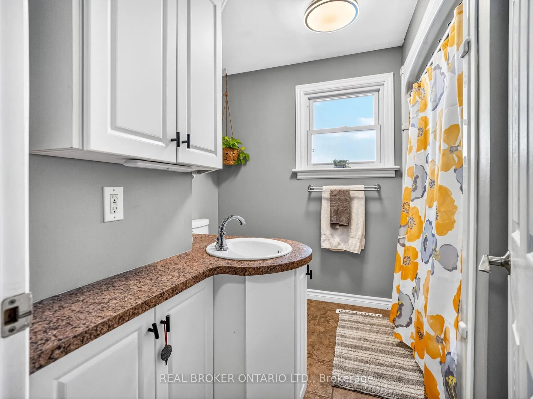 Photo 14 of 21 Hilda Street, St. Catharines, Western Hill — HOMEH