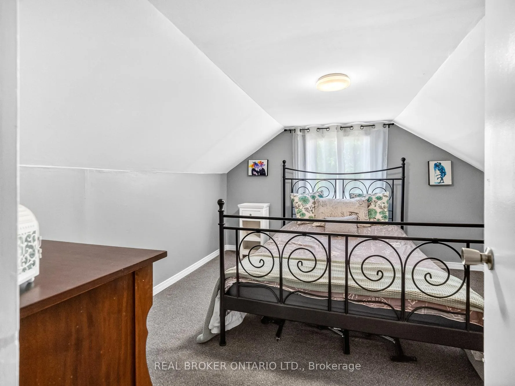 Photo 17 of 21 Hilda Street, St. Catharines, Western Hill — HOMEH