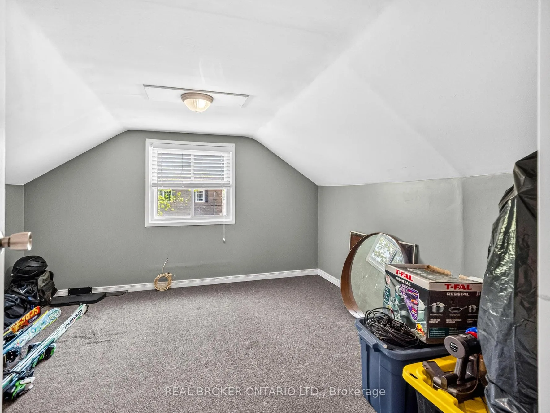 Photo 18 of 21 Hilda Street, St. Catharines, Western Hill — HOMEH