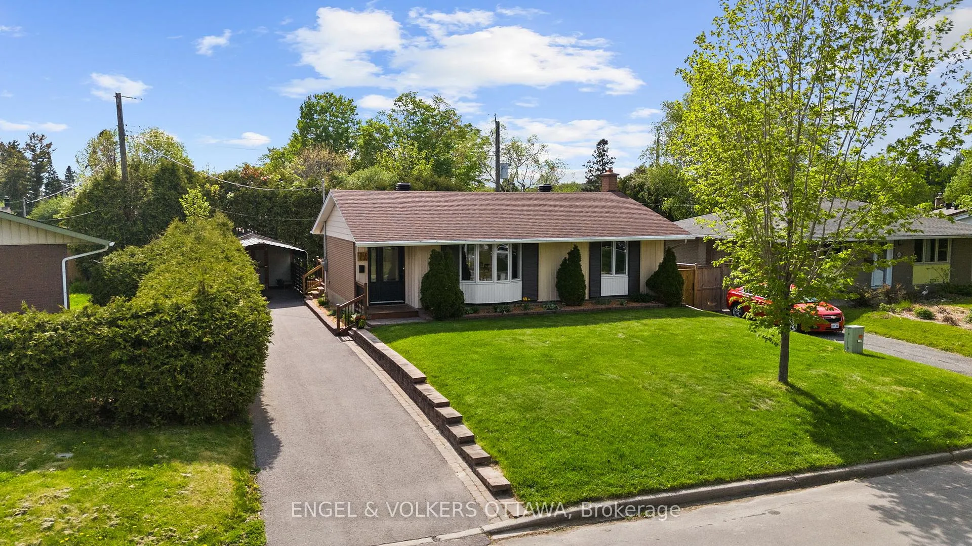 Photo 2 of 1056 Hindley Street, Ottawa, Queensway Terrace North — HOMEH