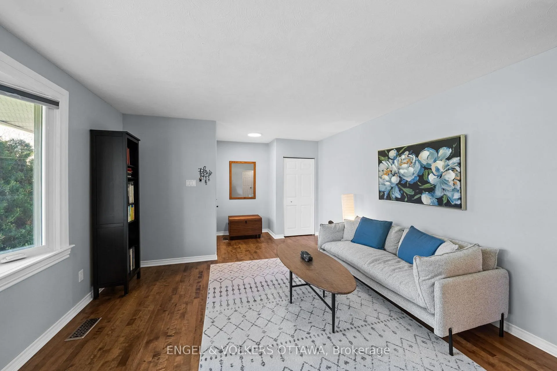 Photo 10 of 1056 Hindley Street, Ottawa, Queensway Terrace North — HOMEH
