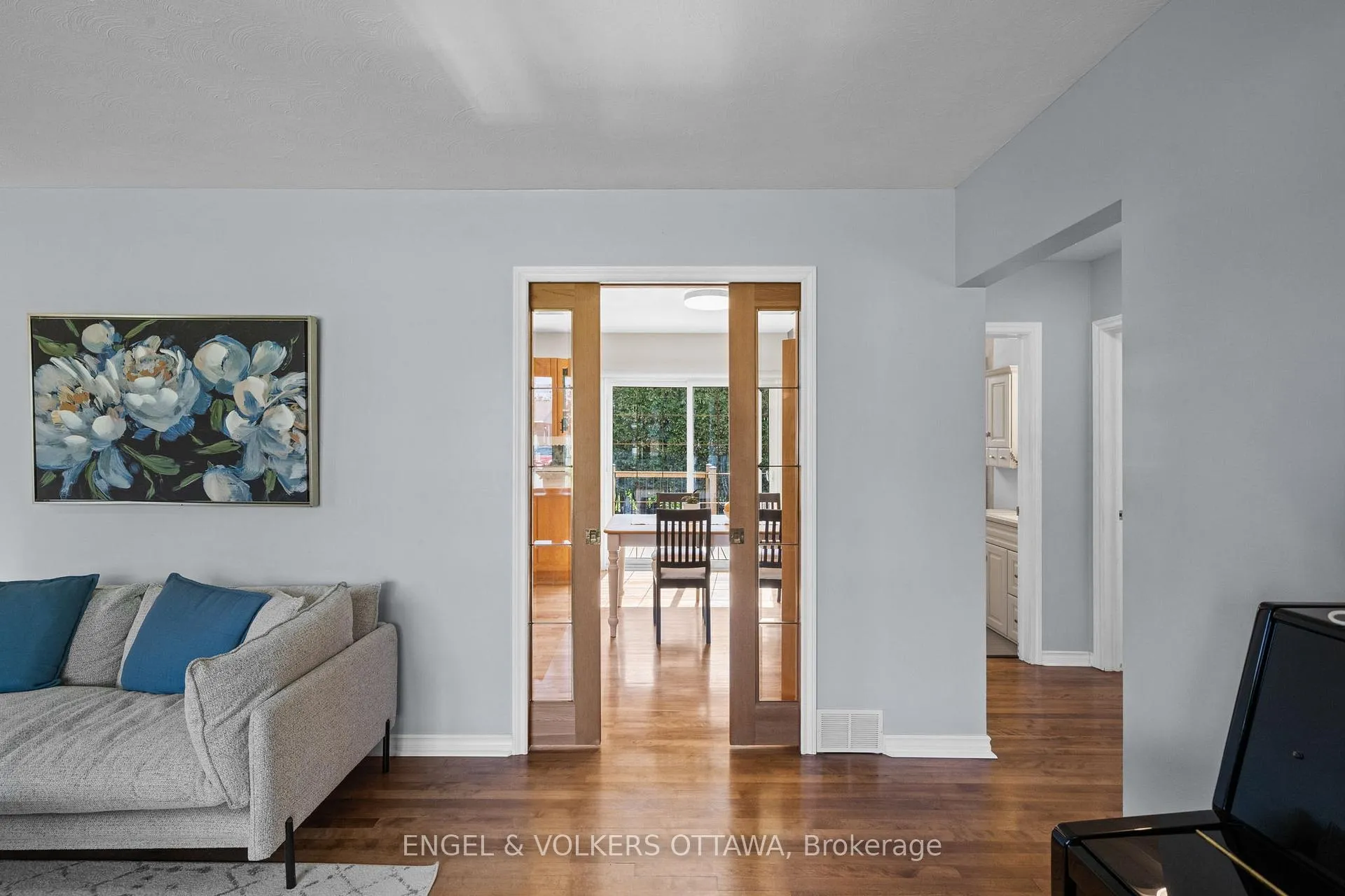 Photo 11 of 1056 Hindley Street, Ottawa, Queensway Terrace North — HOMEH